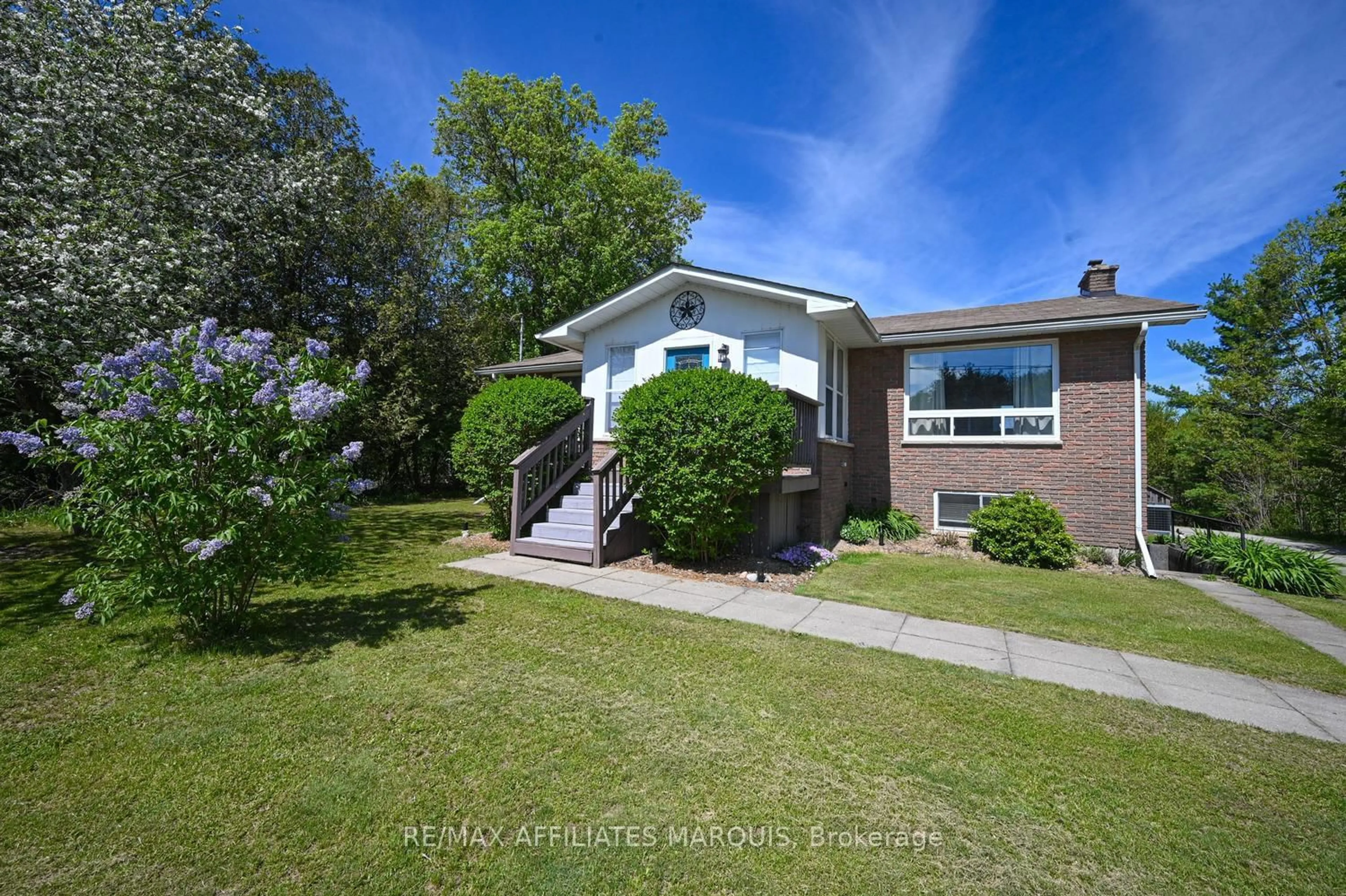 Home with brick exterior material, unknown for 344 15 Highway, Rideau Lakes Ontario K7A 5B8