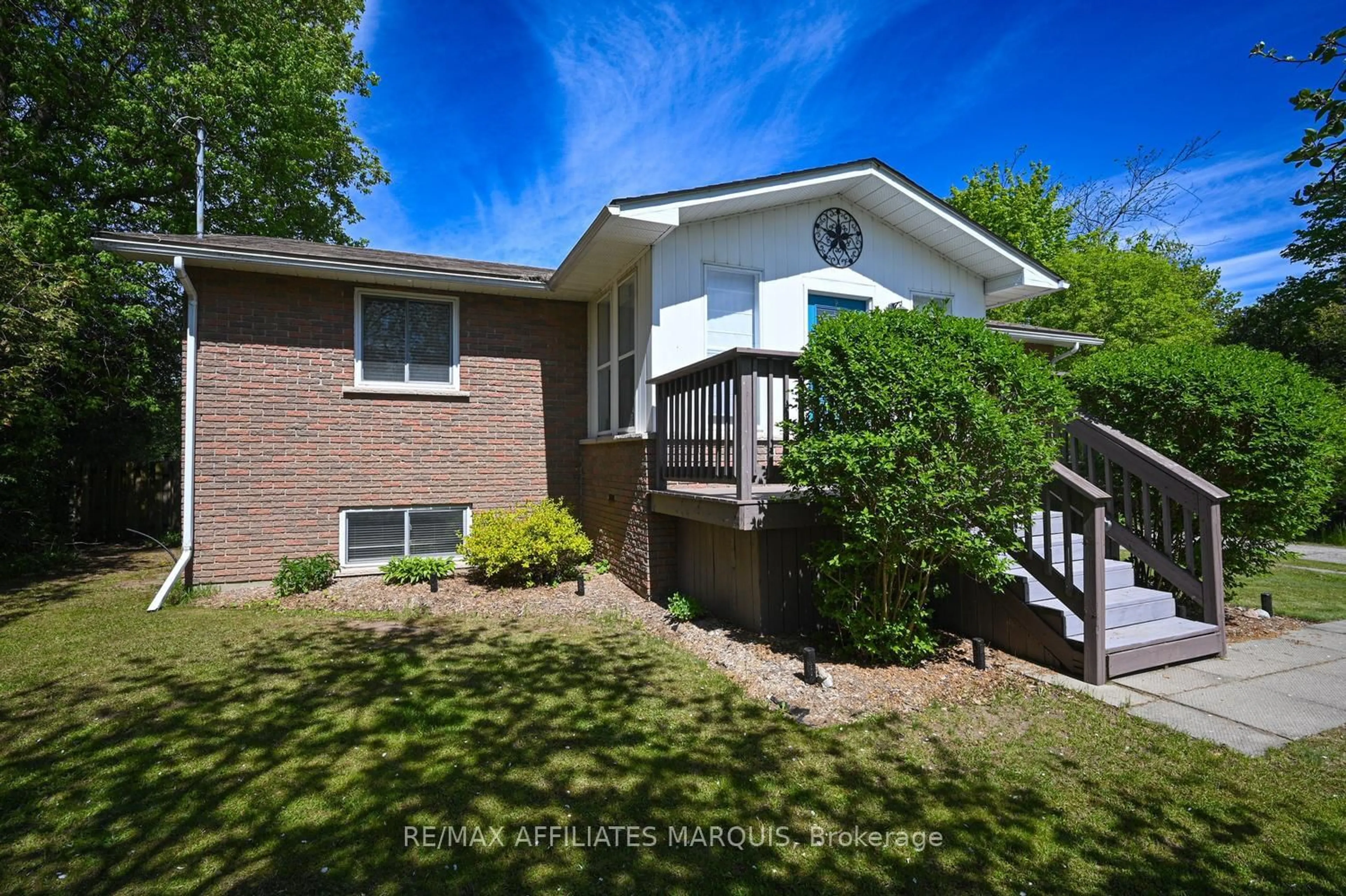 Home with brick exterior material, unknown for 344 15 Highway, Rideau Lakes Ontario K7A 5B8