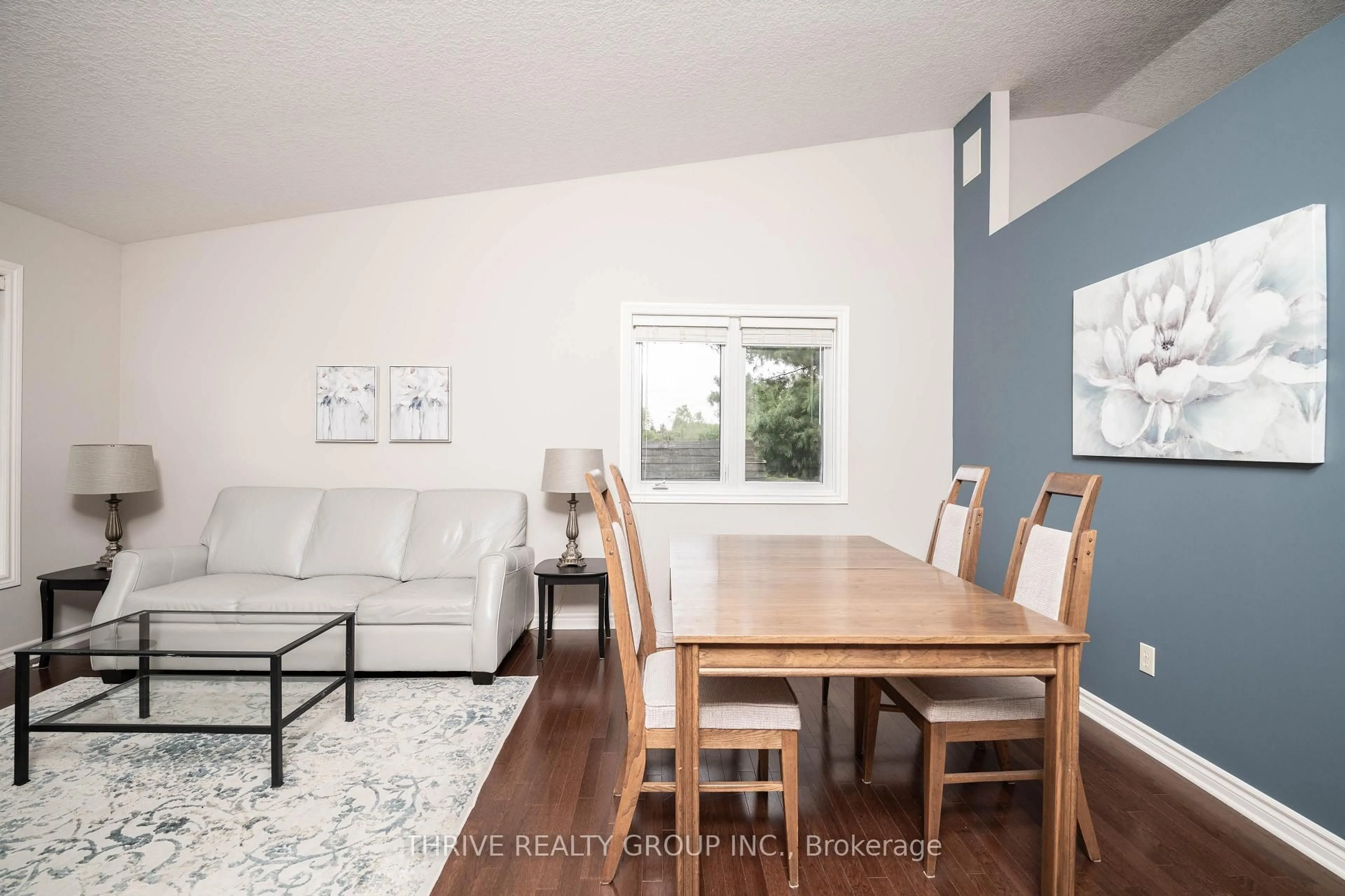 Living room with furniture, wood/laminate floor for 43 Capulet Walk #24, London North Ontario N6H 5V4