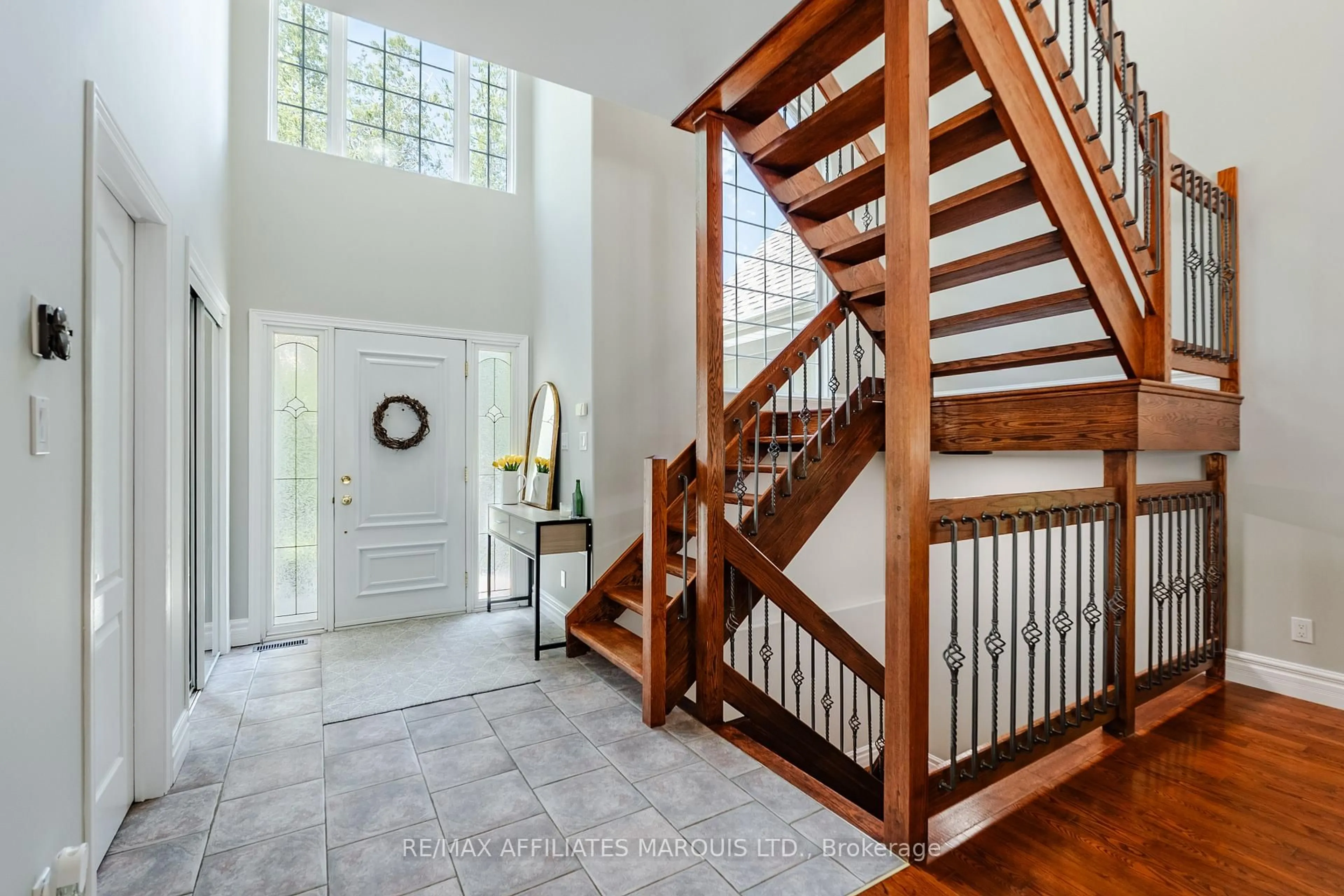 Indoor entryway for 17630 Cameron Rd, South Stormont Ontario K0C 2A0