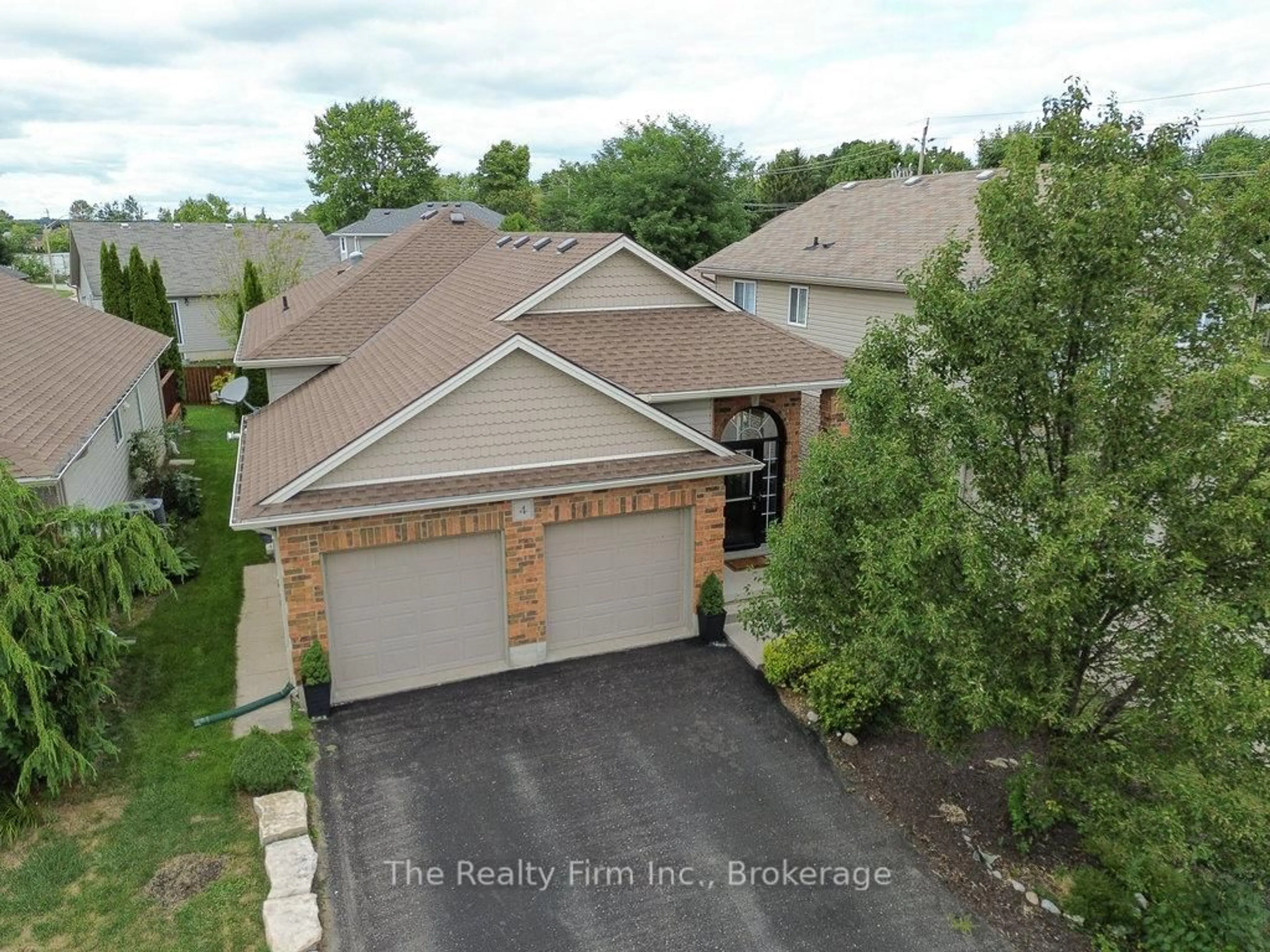A pic from outside/outdoor area/front of a property/back of a property/a pic from drone, street for 4 Kerr Cres, Ingersoll Ontario N5C 4H2