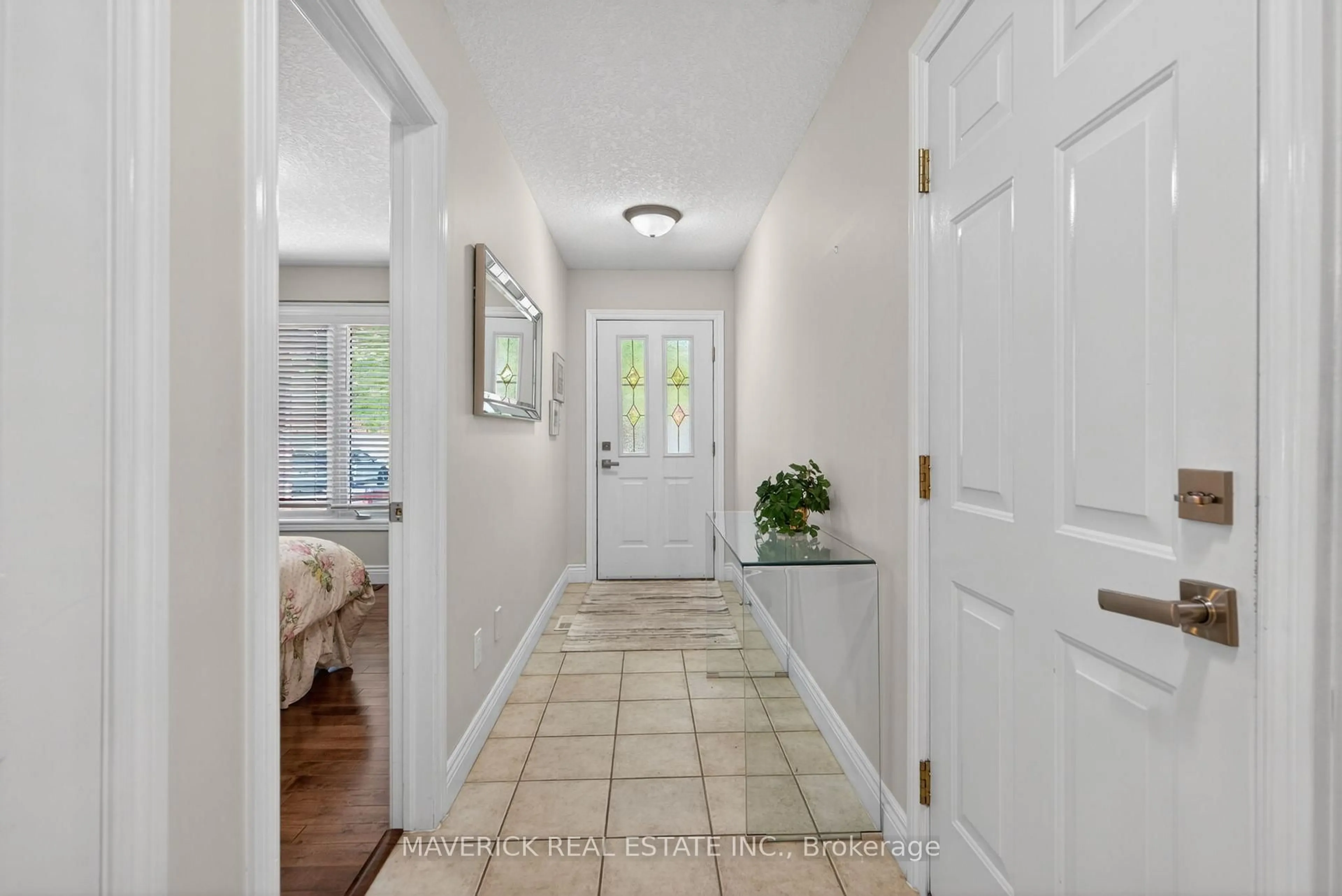 Indoor entryway for 43 Capulet Walk #46, London North Ontario N6H 5V5