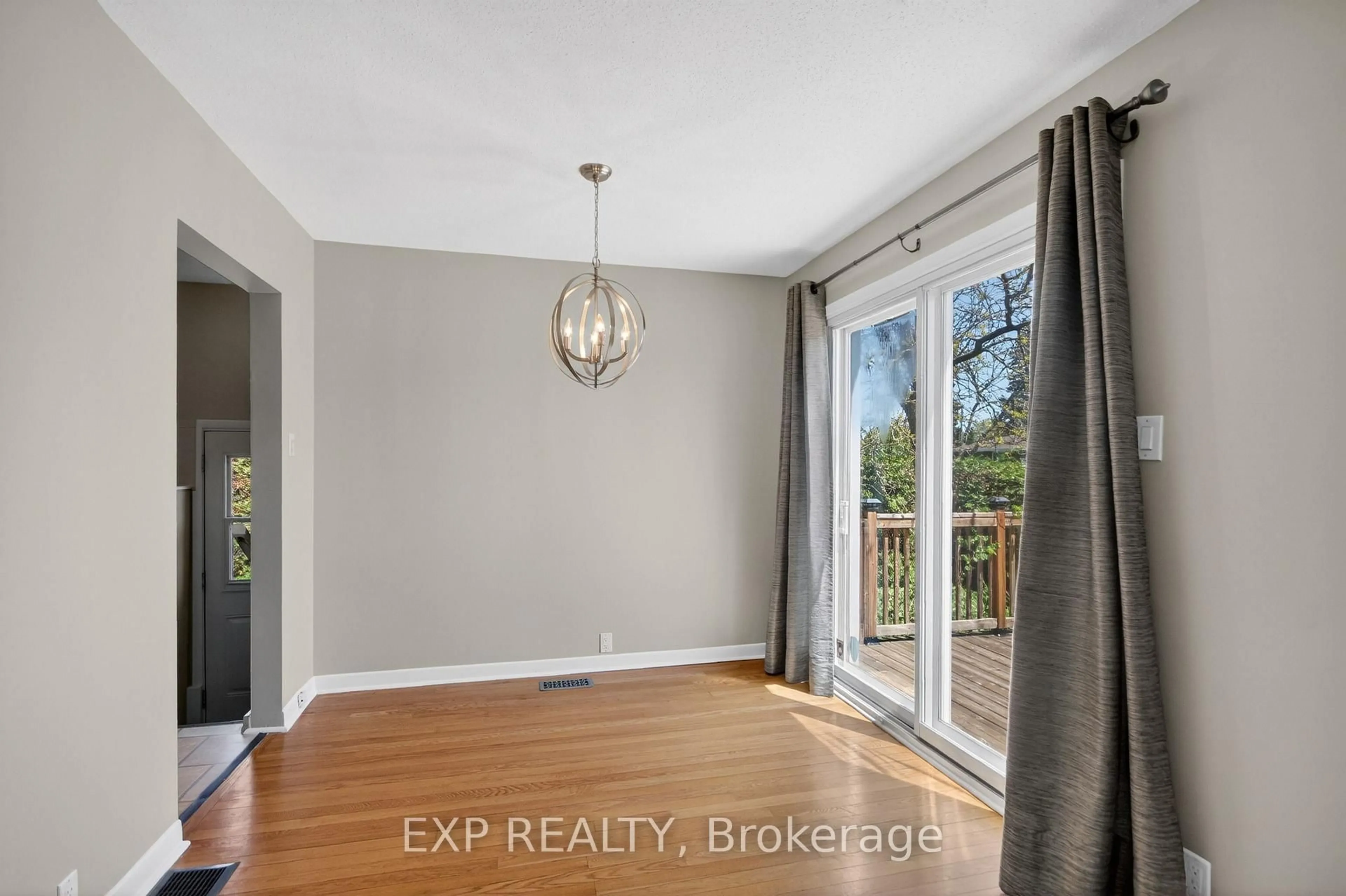 Unknown for 31 Barlyn Ave, Ottawa Ontario K2E 5E2