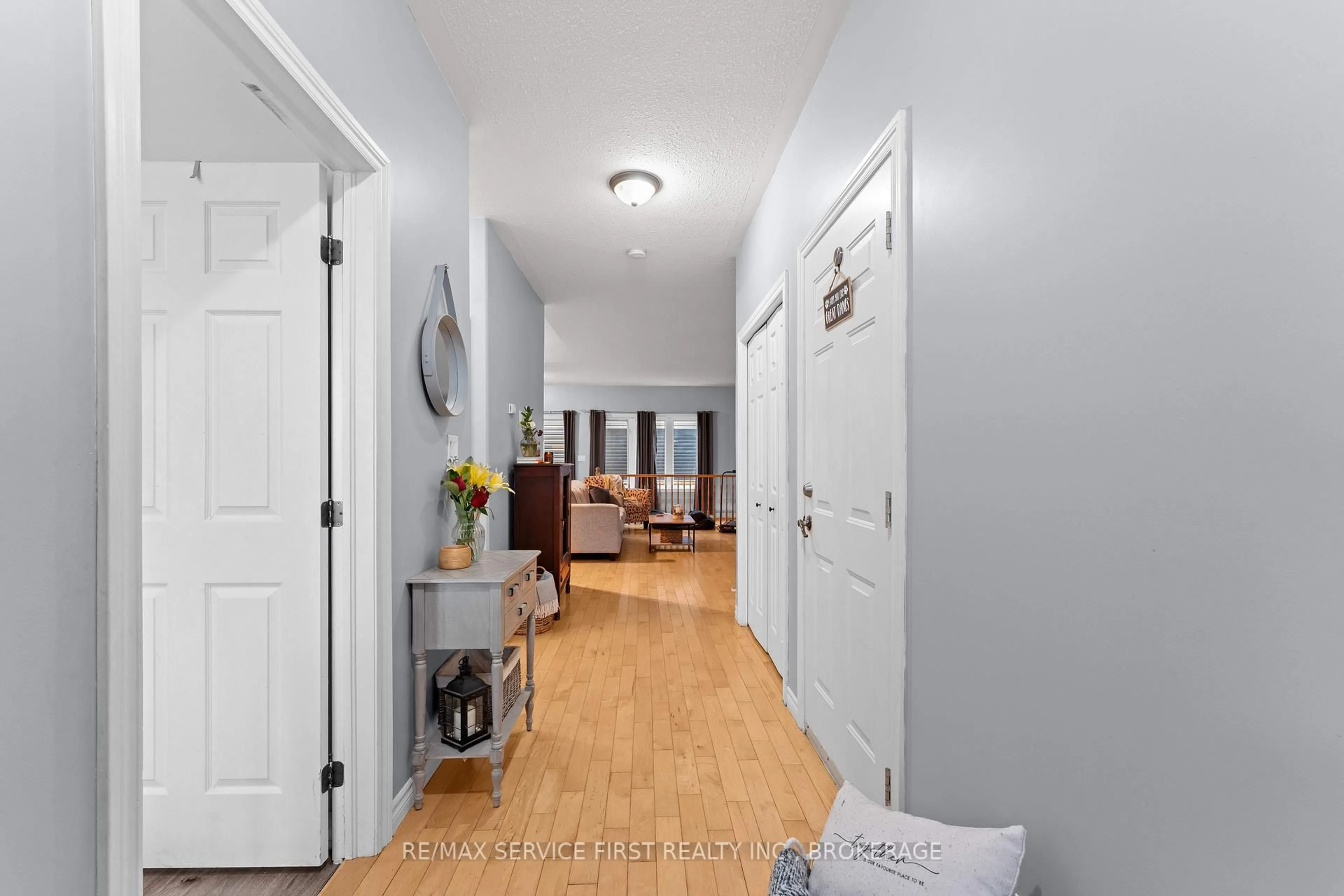 Indoor entryway for 151 Kildare Ave, Loyalist Ontario K7N 1Z9