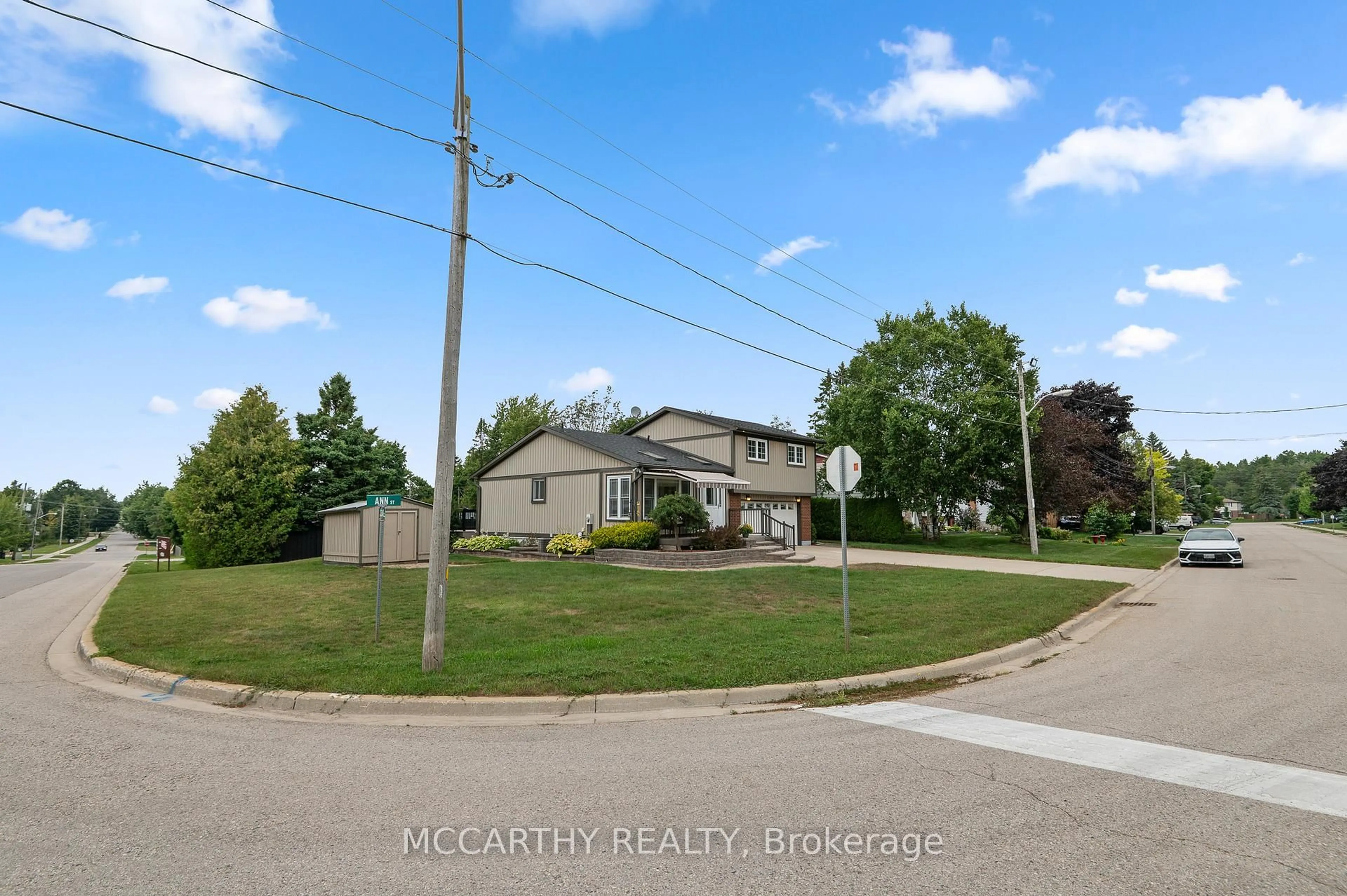 A pic from outside/outdoor area/front of a property/back of a property/a pic from drone, street for 140 Ann St, Shelburne Ontario L9V 2W5
