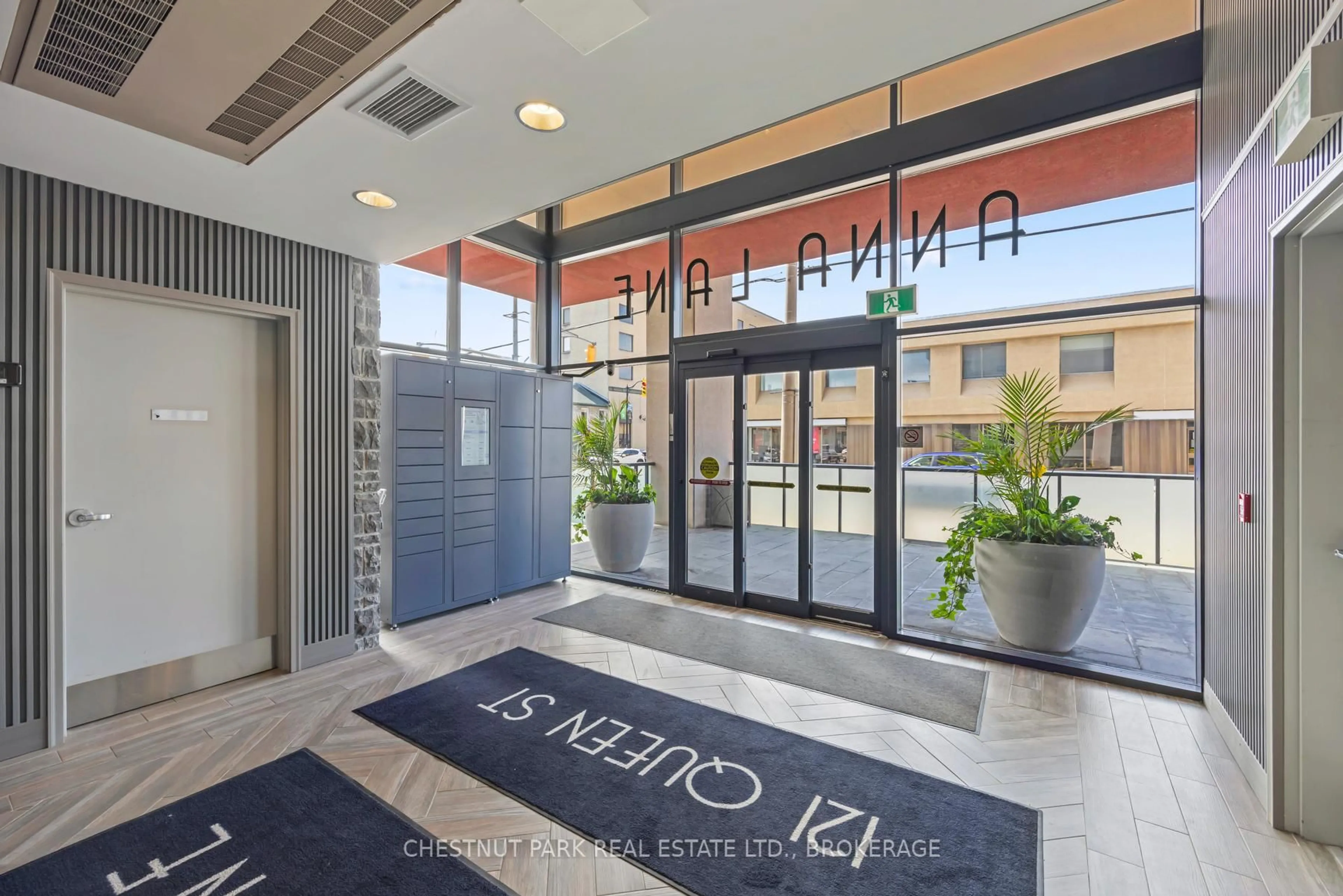 Indoor foyer for 121 Queen St #602, Kingston Ontario K7K 0G6