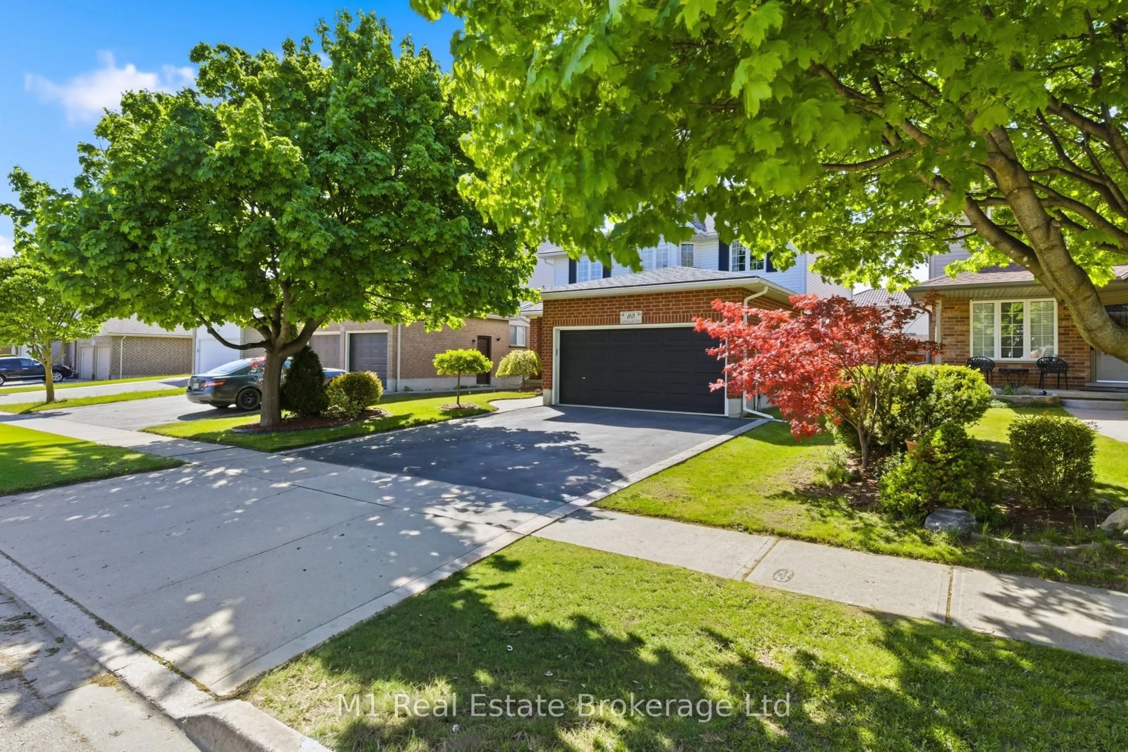 A pic from outside/outdoor area/front of a property/back of a property/a pic from drone, street for 80 Country Club Dr, Cambridge Ontario N1T 1Z8