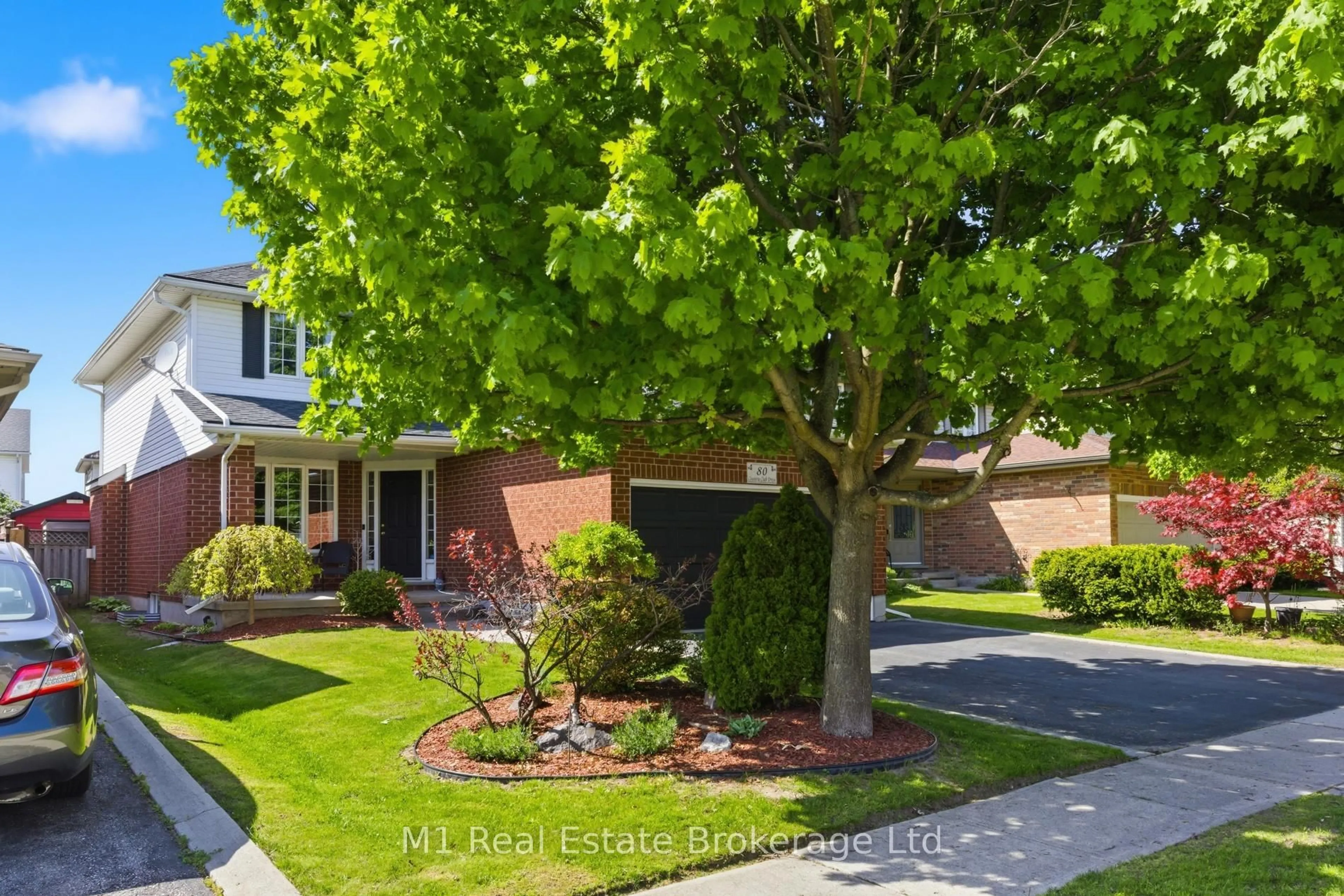 A pic from outside/outdoor area/front of a property/back of a property/a pic from drone, street for 80 Country Club Dr, Cambridge Ontario N1T 1Z8