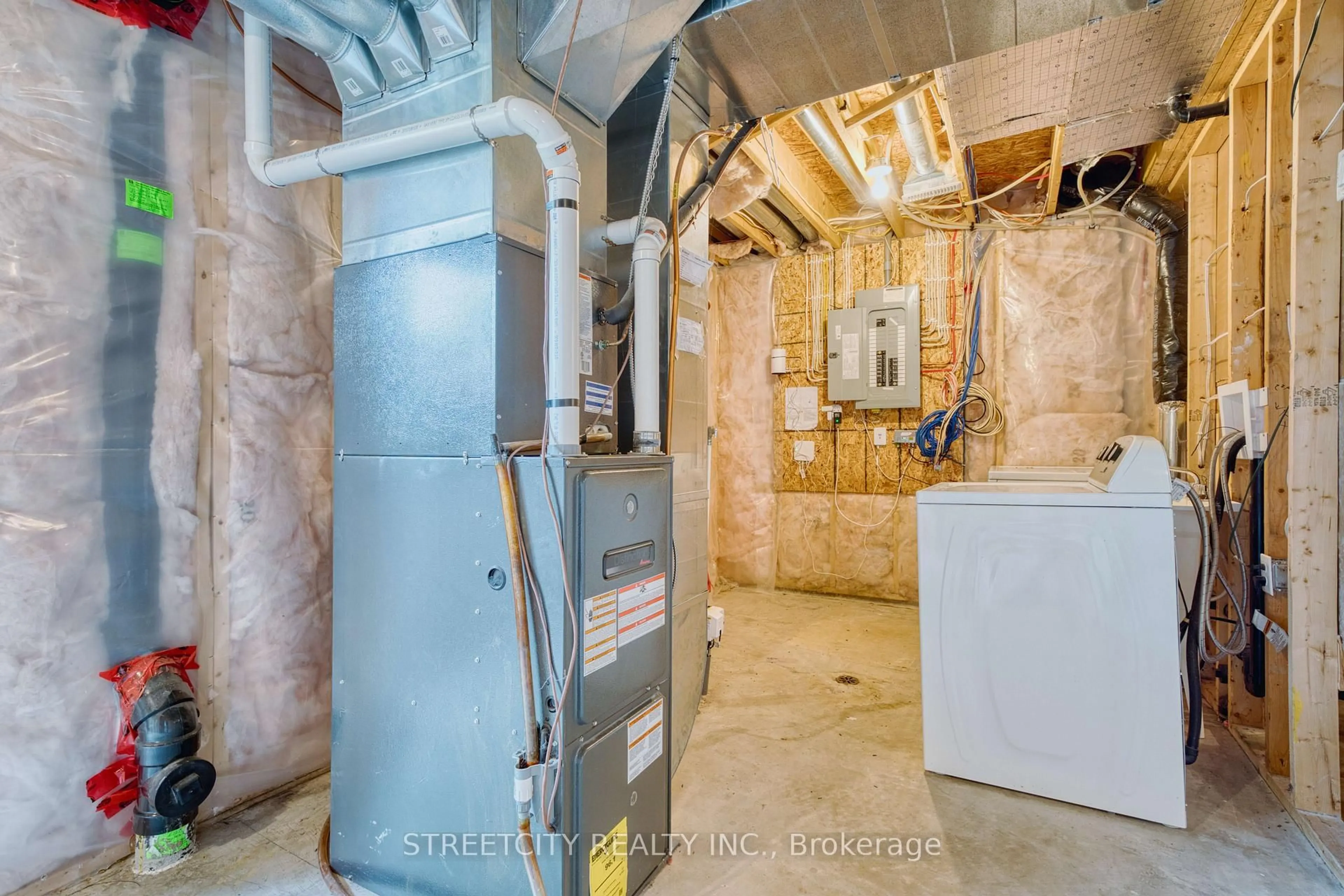Laundry room for 247 Callaway Rd, London North Ontario N6G 0N8