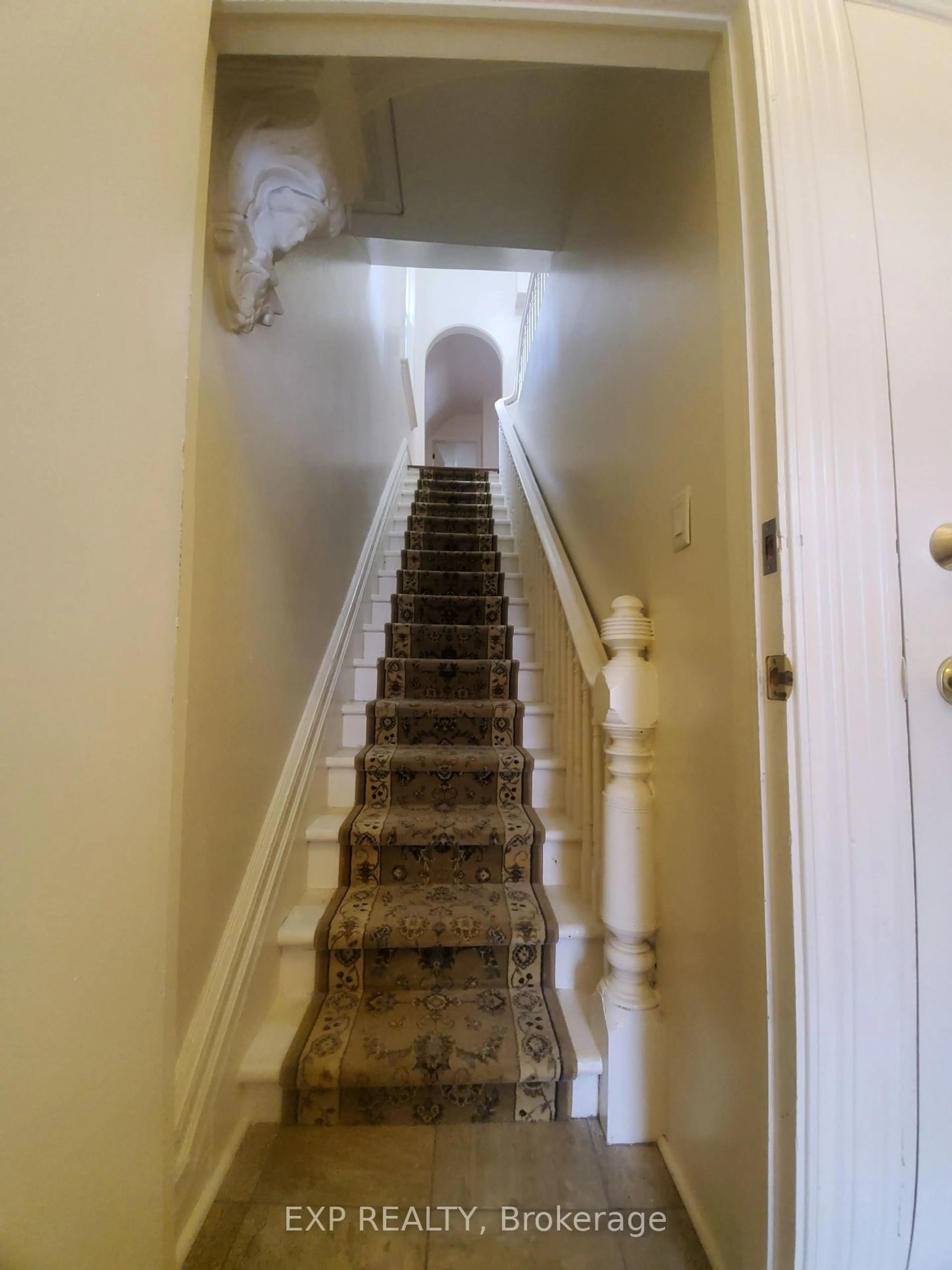 Stairs for 360 Gilmour St, Ottawa Ontario K2P 0R3