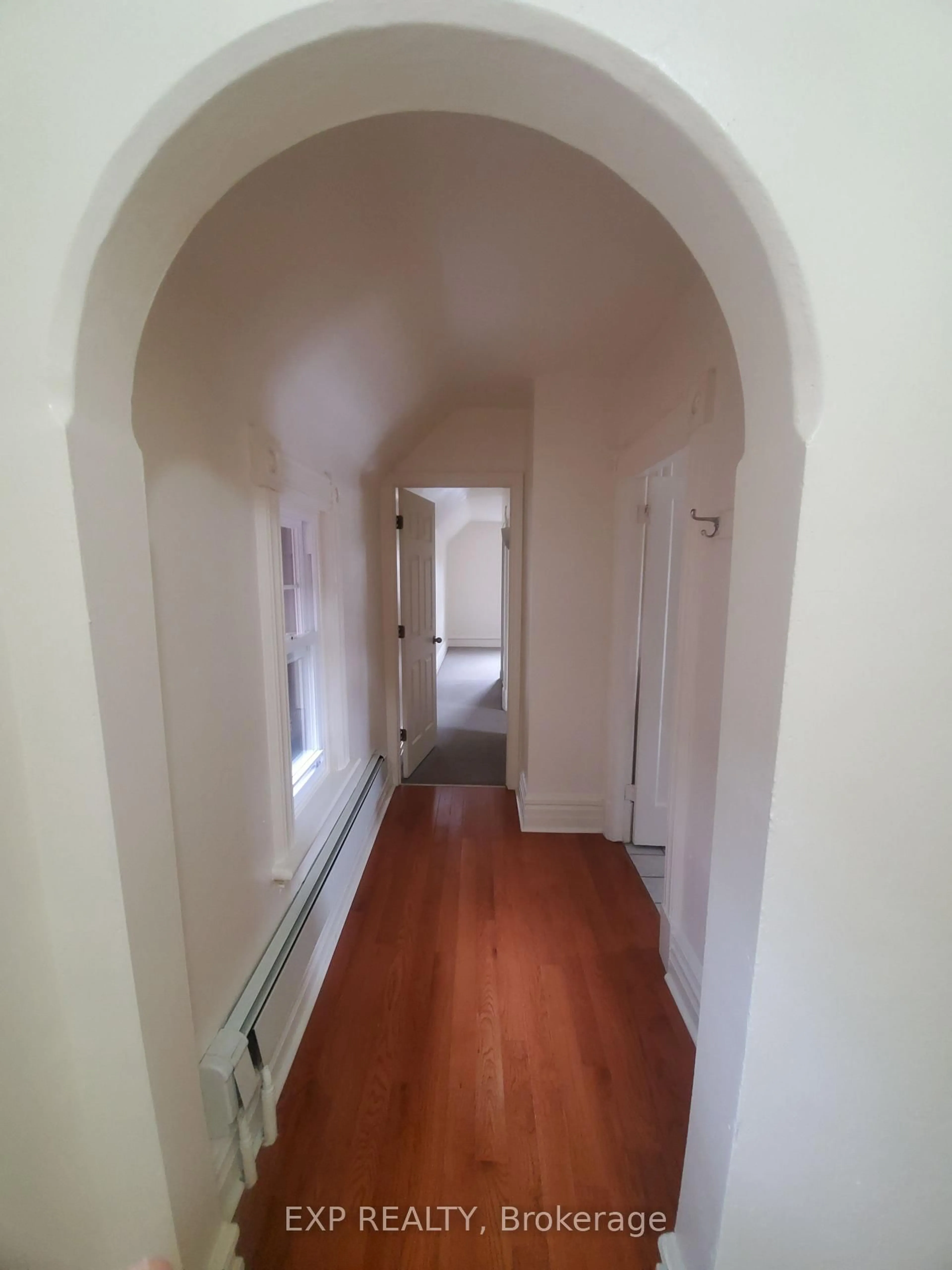 A pic of a room for 360 Gilmour St, Ottawa Ontario K2P 0R3