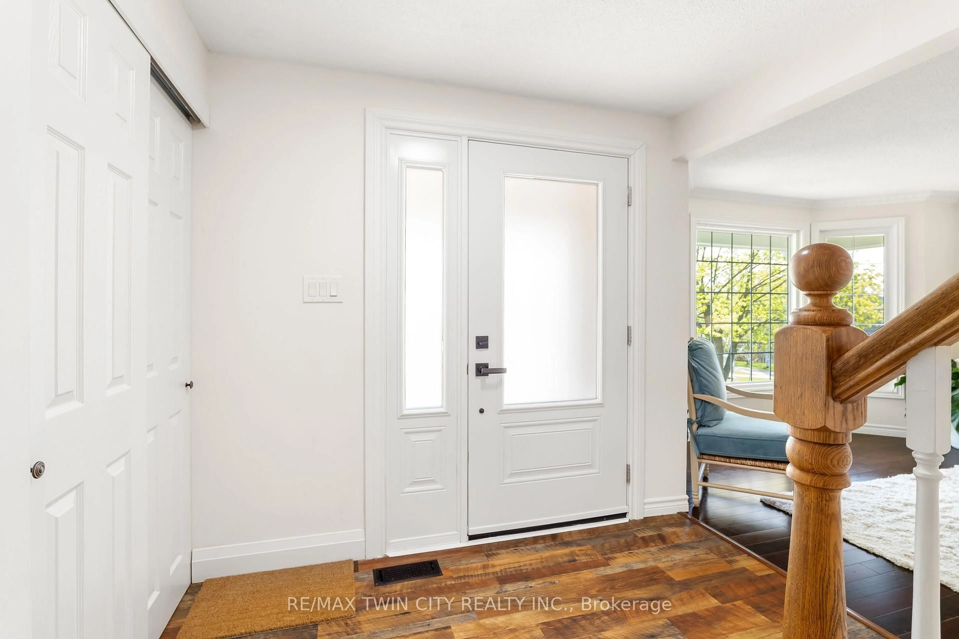 Indoor entryway for 240 Grand River Blvd, Kitchener Ontario N2A 3G8