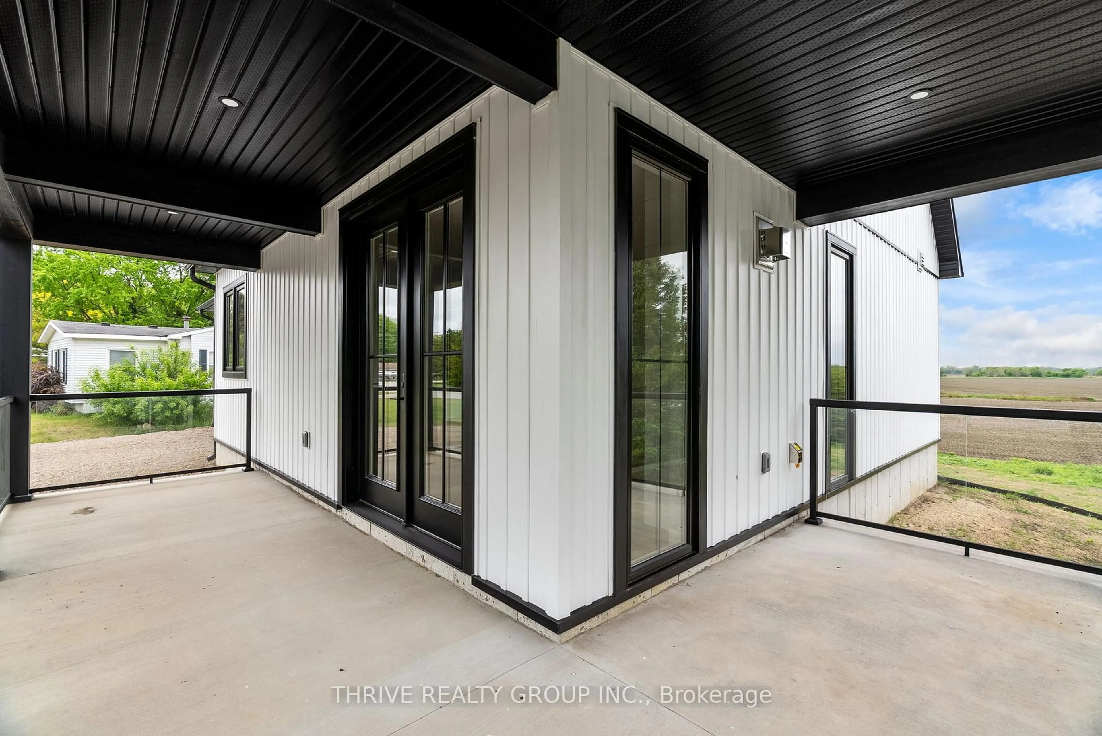Indoor foyer for 9887 Eric St, Lambton Shores Ontario N0M 2N0
