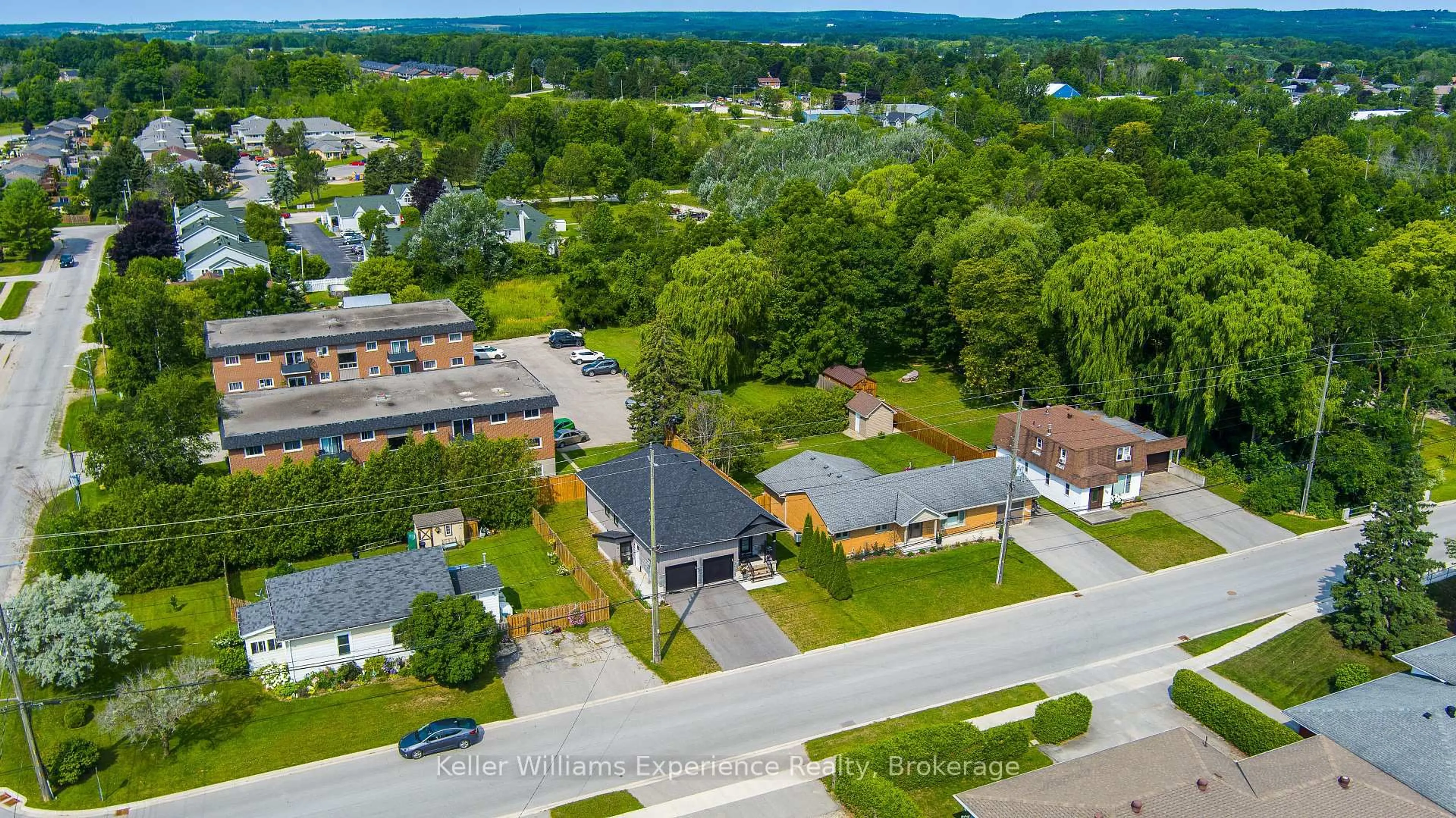 A pic from outside/outdoor area/front of a property/back of a property/a pic from drone, street for 342 Thompson St, Meaford Ontario N4L 1H6