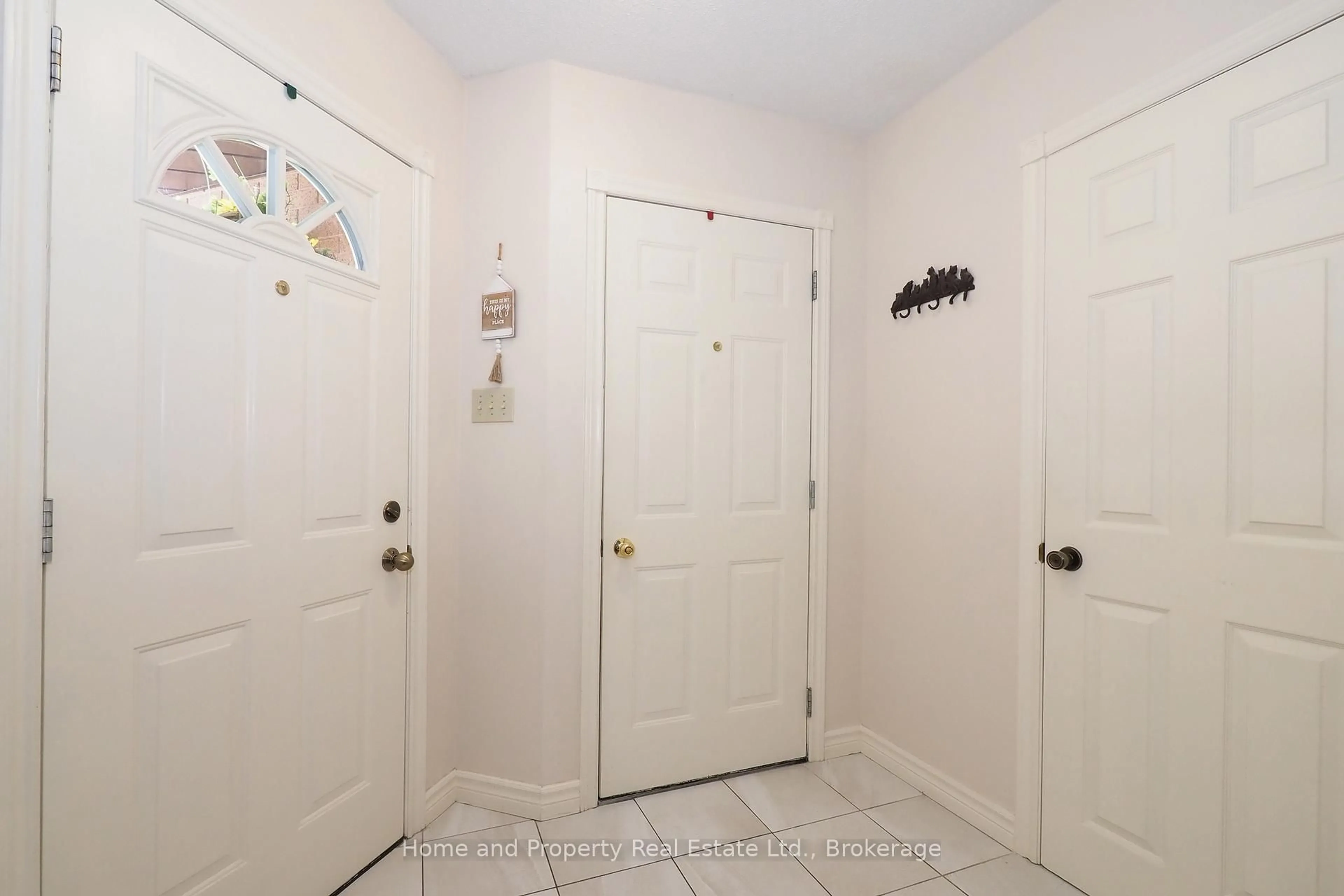 Indoor entryway for 130A Miller Cres, Minto Ontario N0G 2P0