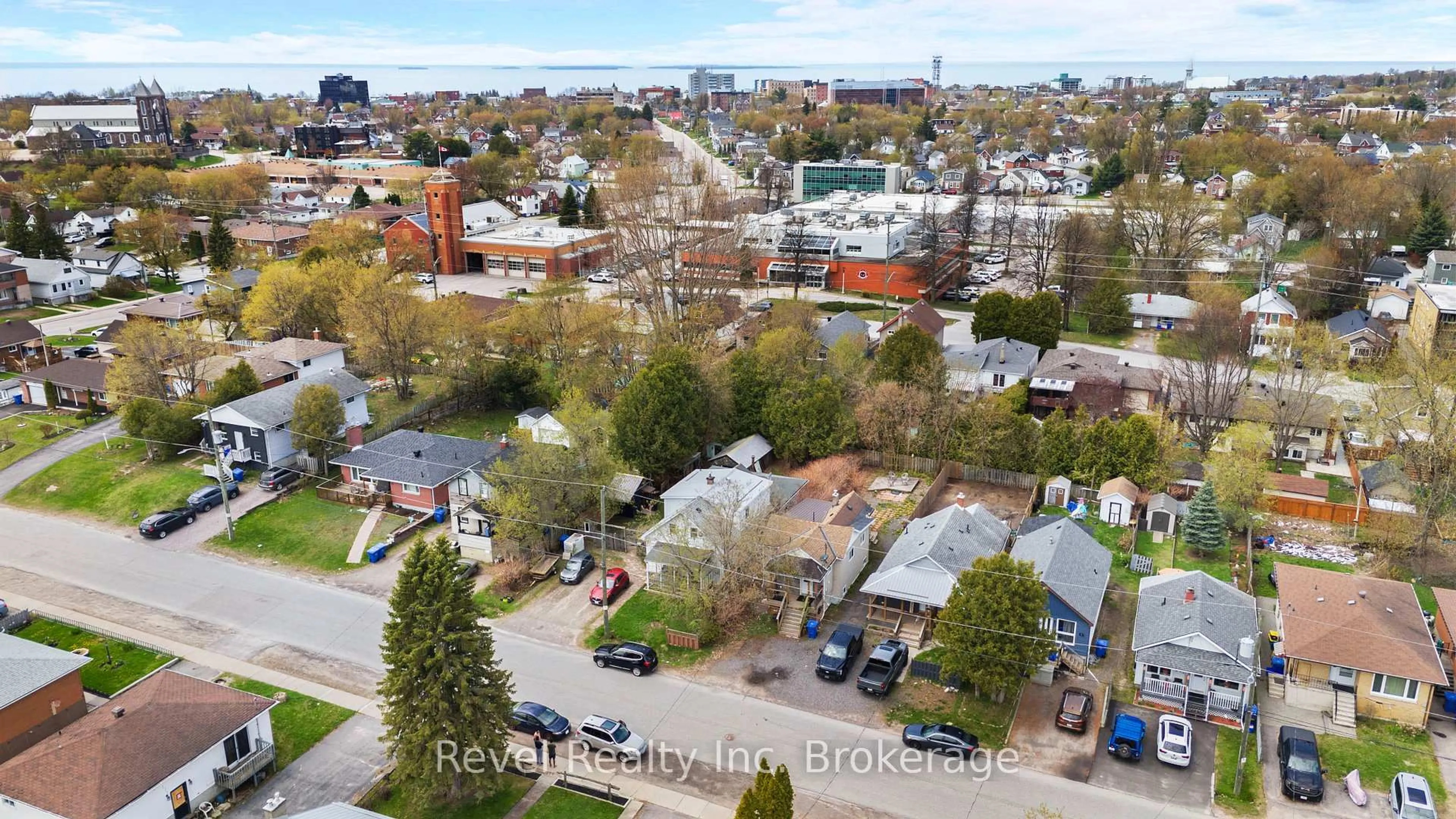 A pic from outside/outdoor area/front of a property/back of a property/a pic from drone, city buildings view from balcony for 155 Duke St, North Bay Ontario P1B 6E5