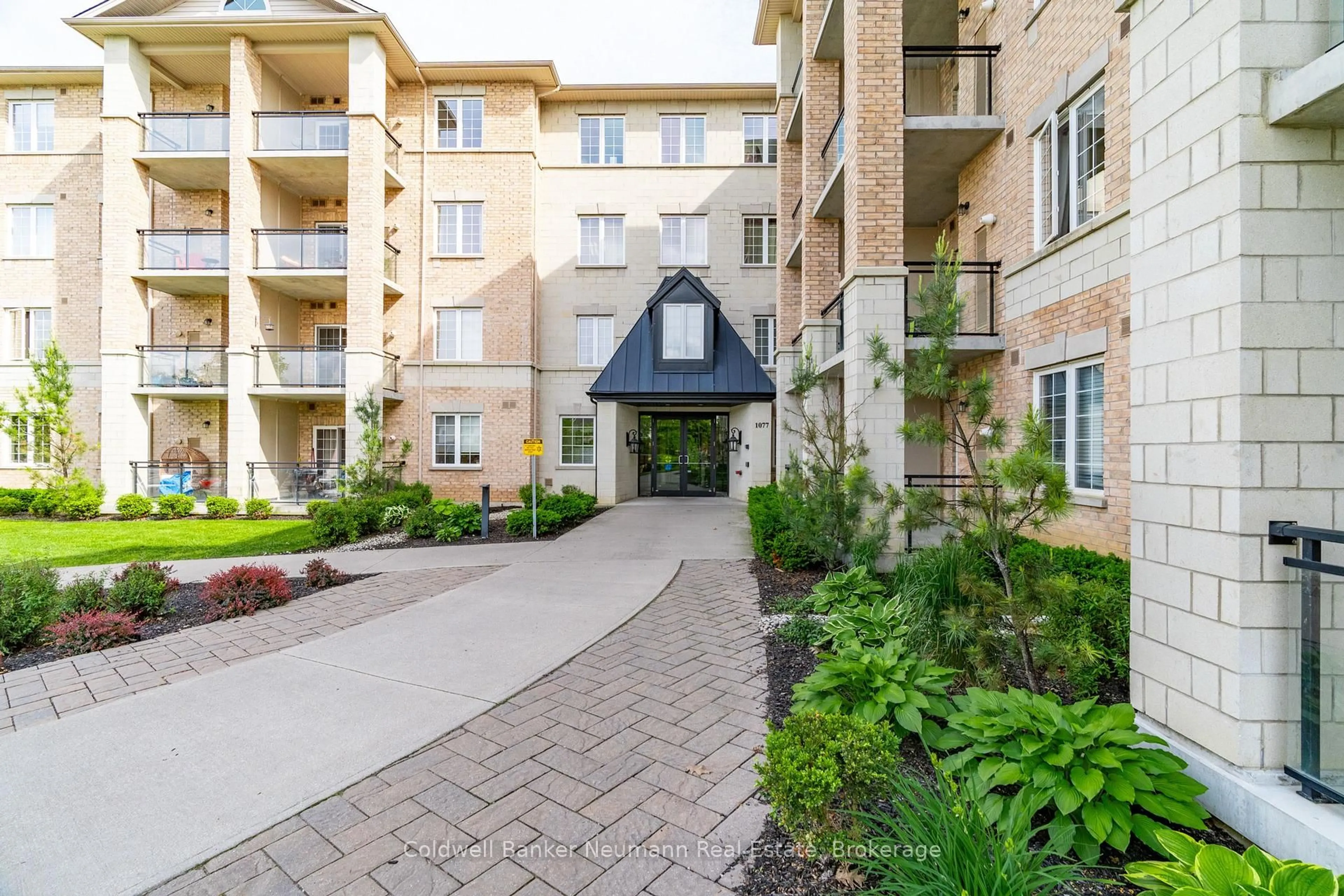 Patio, street for 1077 Gordon St #335, Guelph Ontario N1G 0E3