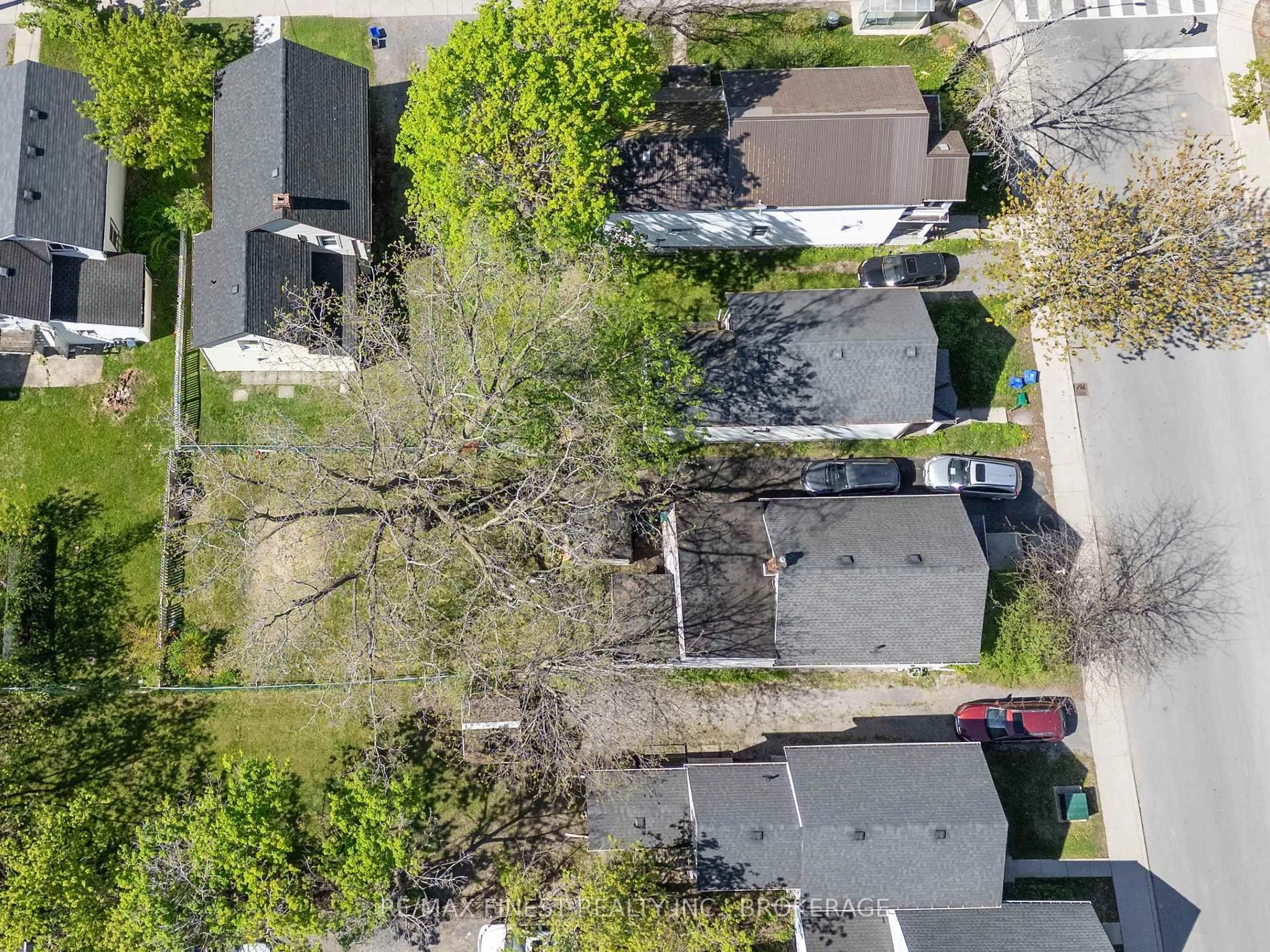A pic from outside/outdoor area/front of a property/back of a property/a pic from drone, street for 216 Alfred St, Kingston Ontario K7L 3R9