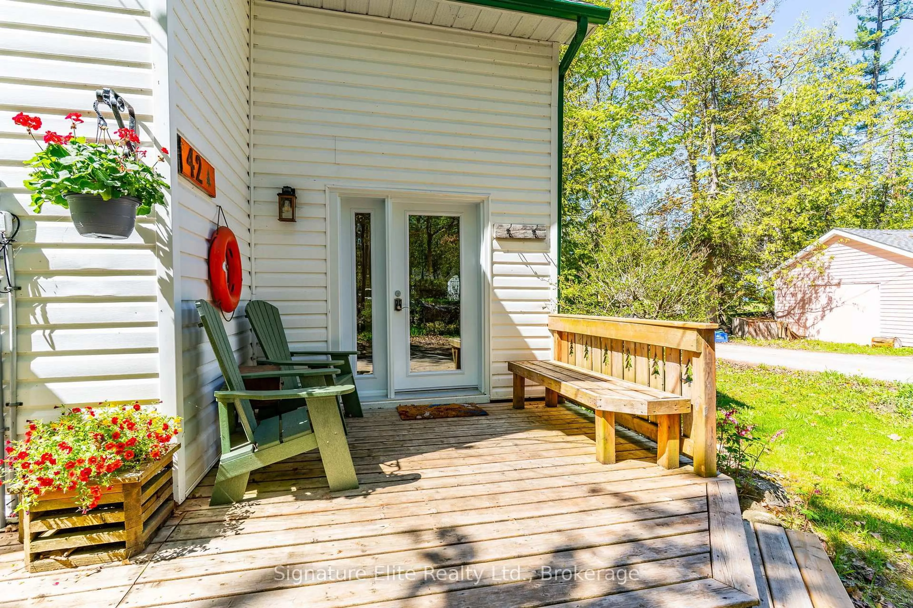 Patio, unknown for 42 Rose St, Kawartha Lakes Ontario K9V 4R6