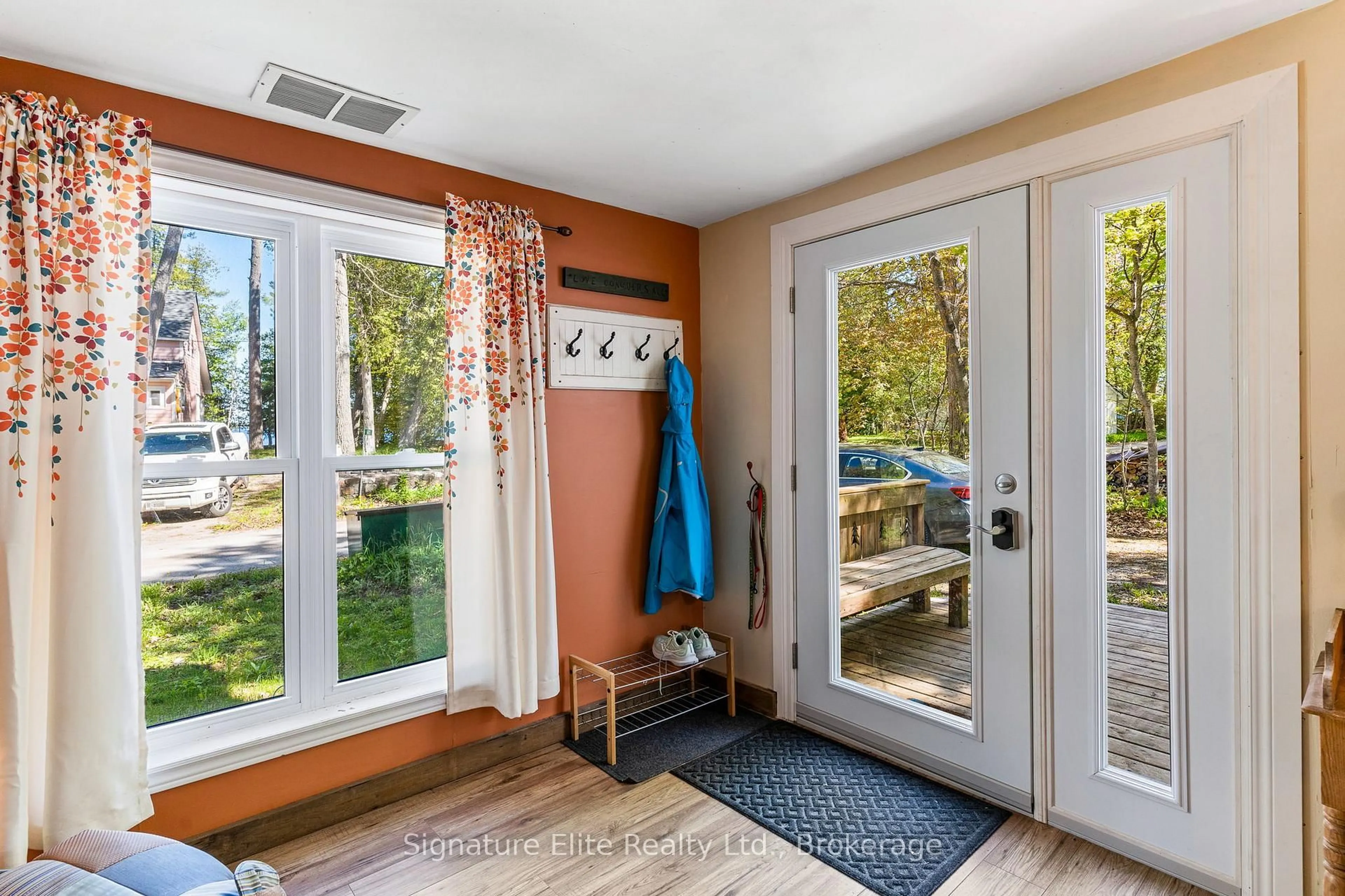 Indoor entryway for 42 Rose St, Kawartha Lakes Ontario K9V 4R6