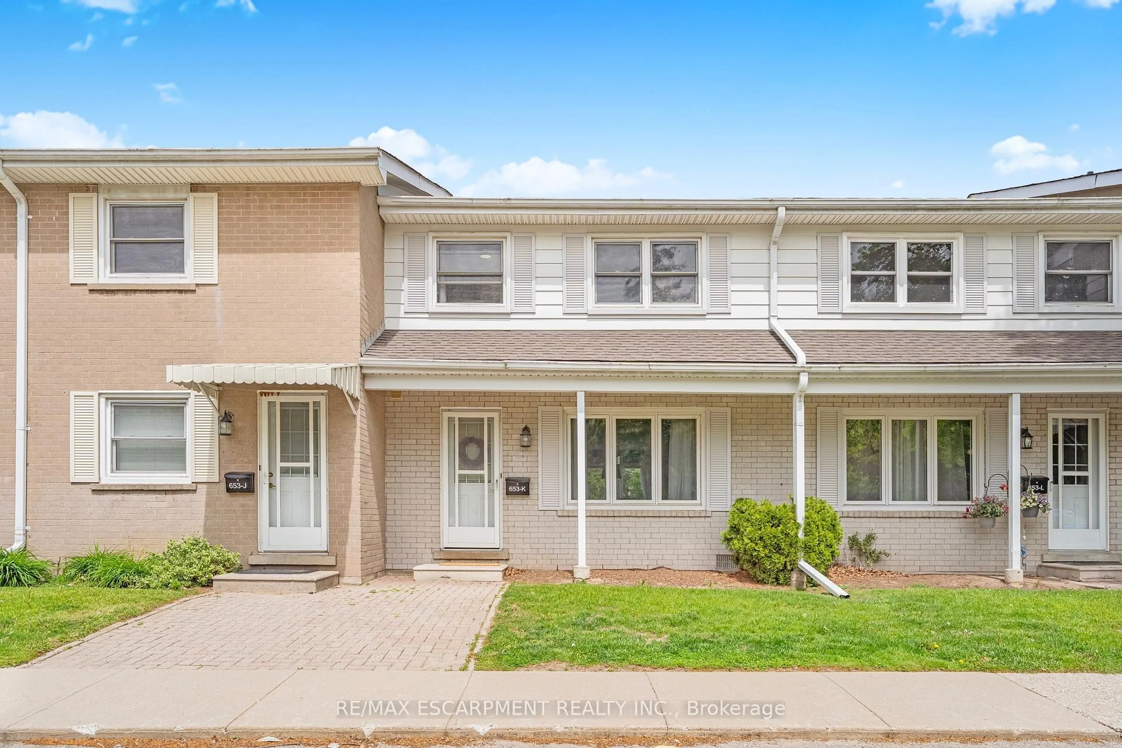 A pic from outside/outdoor area/front of a property/back of a property/a pic from drone, street for 653 Albert St #K, Waterloo Ontario N2L 3V5