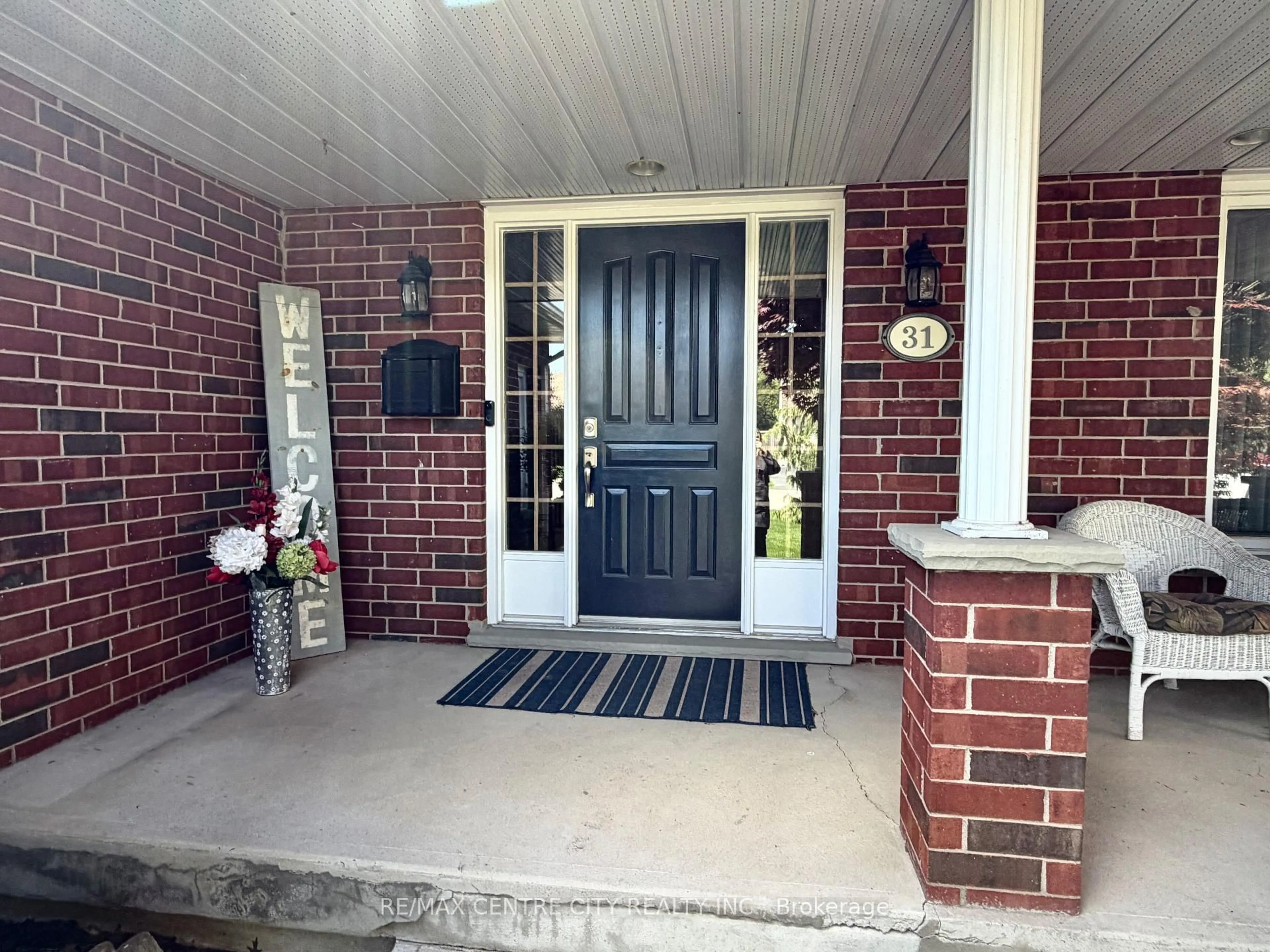 Indoor entryway for 31 Cavanaugh Cres, St. Thomas Ontario N5R 5Y6