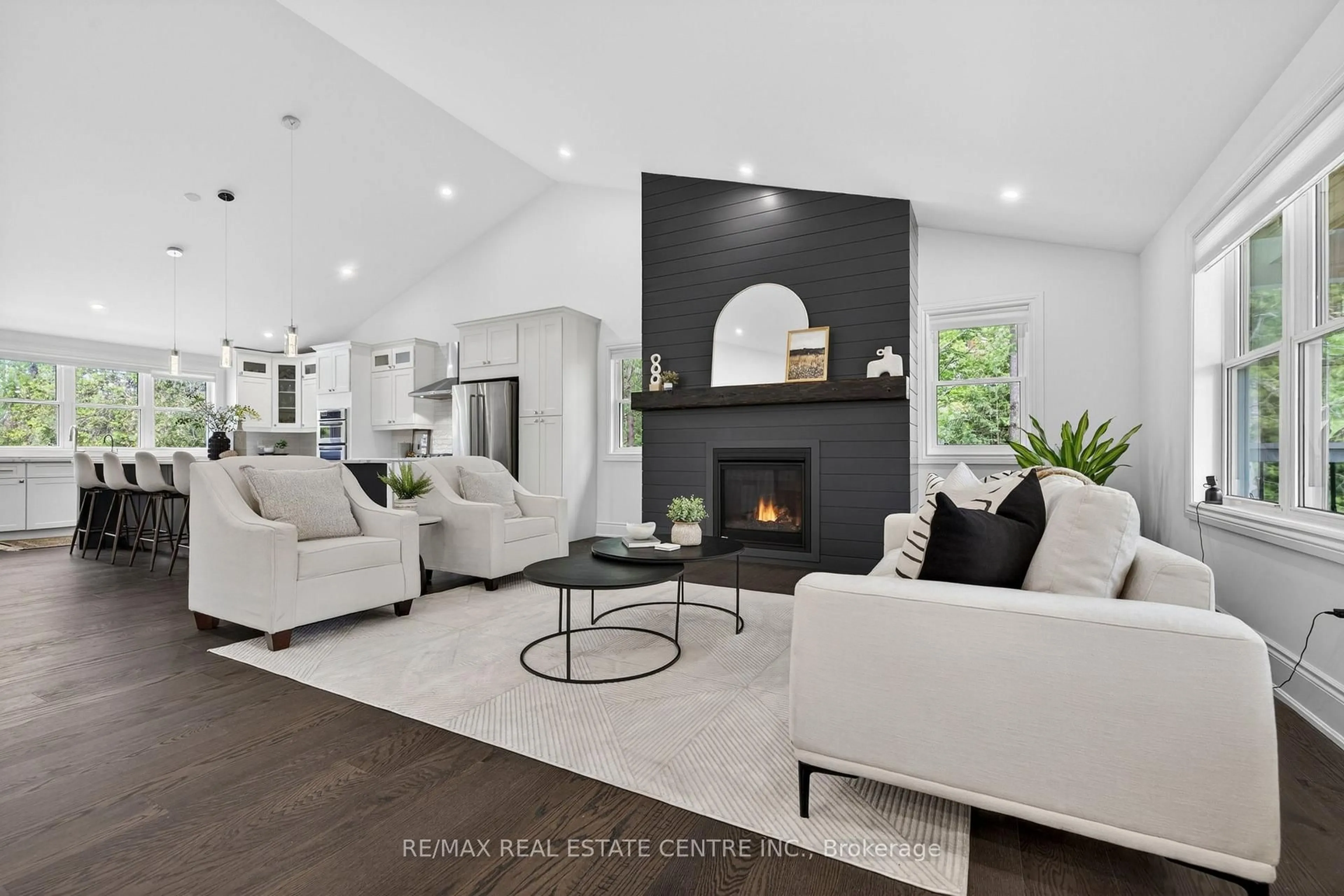 Living room with furniture, ceramic/tile floor for 17 William St, Hamilton Ontario L0R 1H2