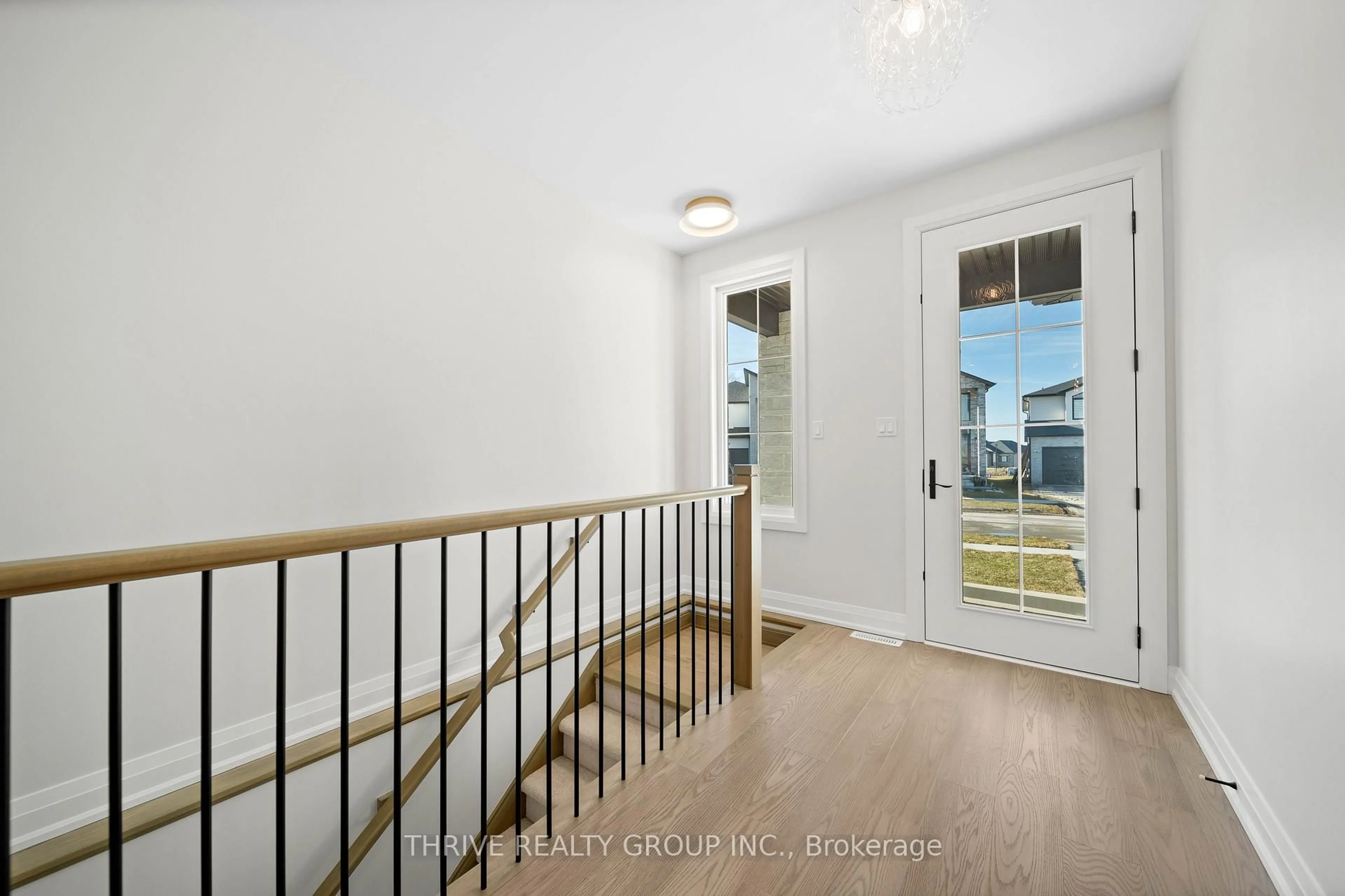 Indoor entryway for 3897 Big Leaf Tr, London South Ontario N6P 0J9