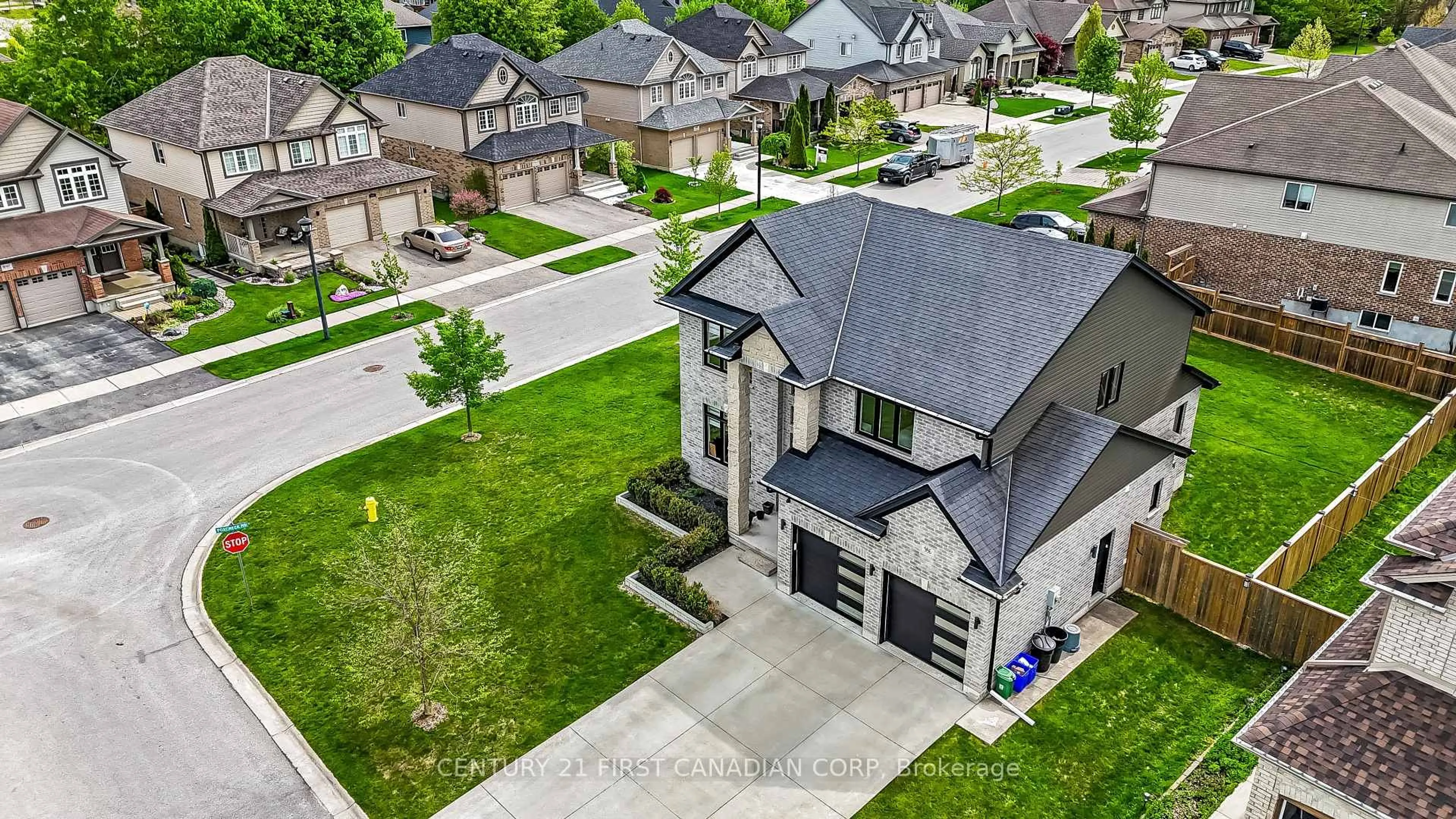 A pic from outside/outdoor area/front of a property/back of a property/a pic from drone, street for 986 Loft Crt, London North Ontario N6G 0J9