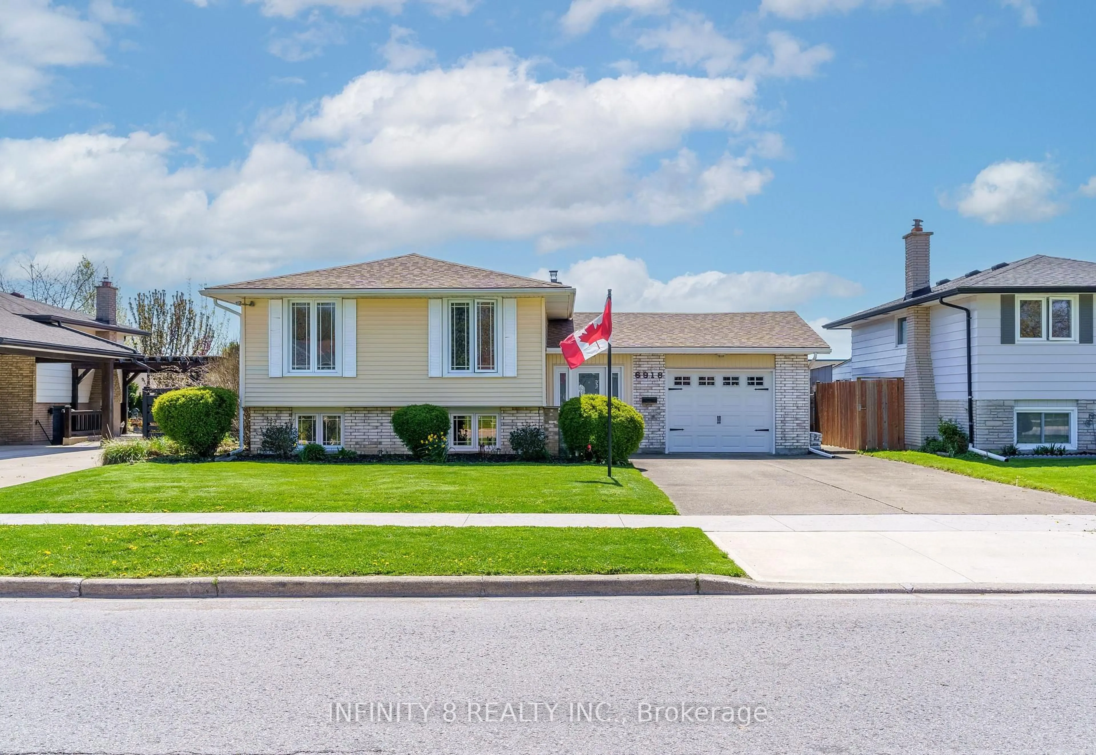 Home with vinyl exterior material, street for 6918 Casey St, Niagara Falls Ontario L2J 3G1