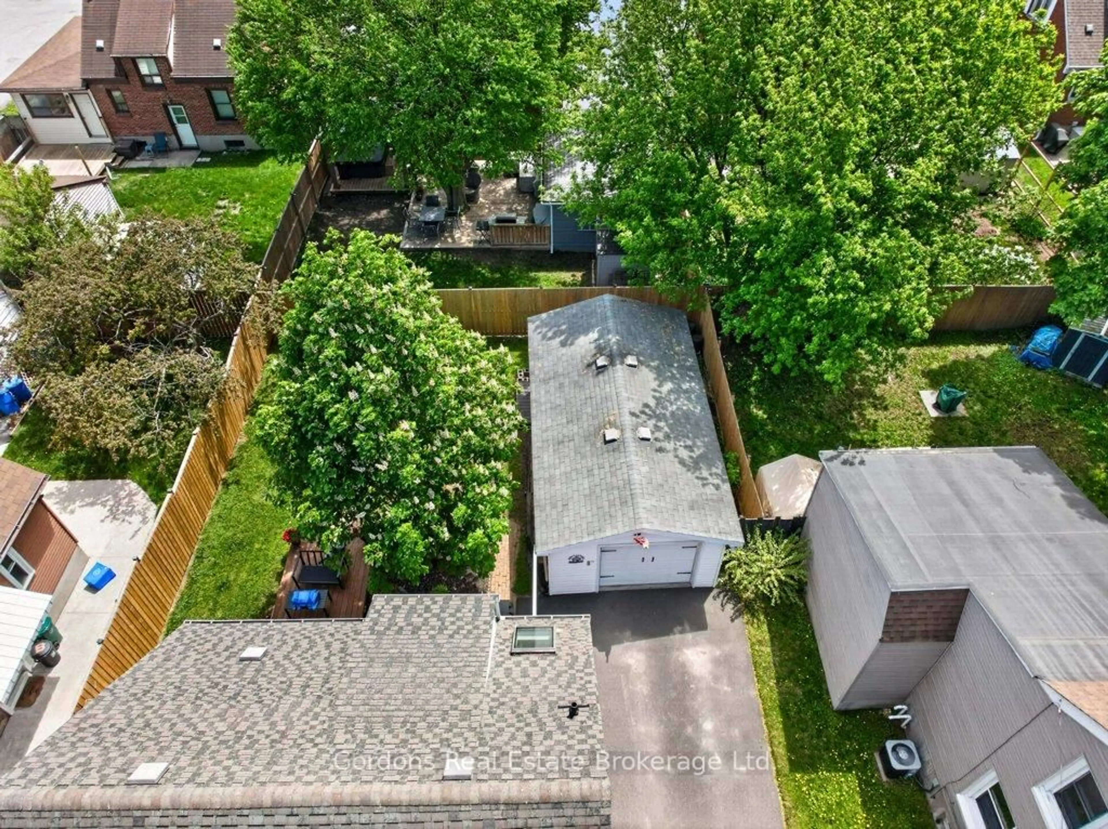 A pic from outside/outdoor area/front of a property/back of a property/a pic from drone, street for 21 Wellington Cres, Belleville Ontario K8P 1E1