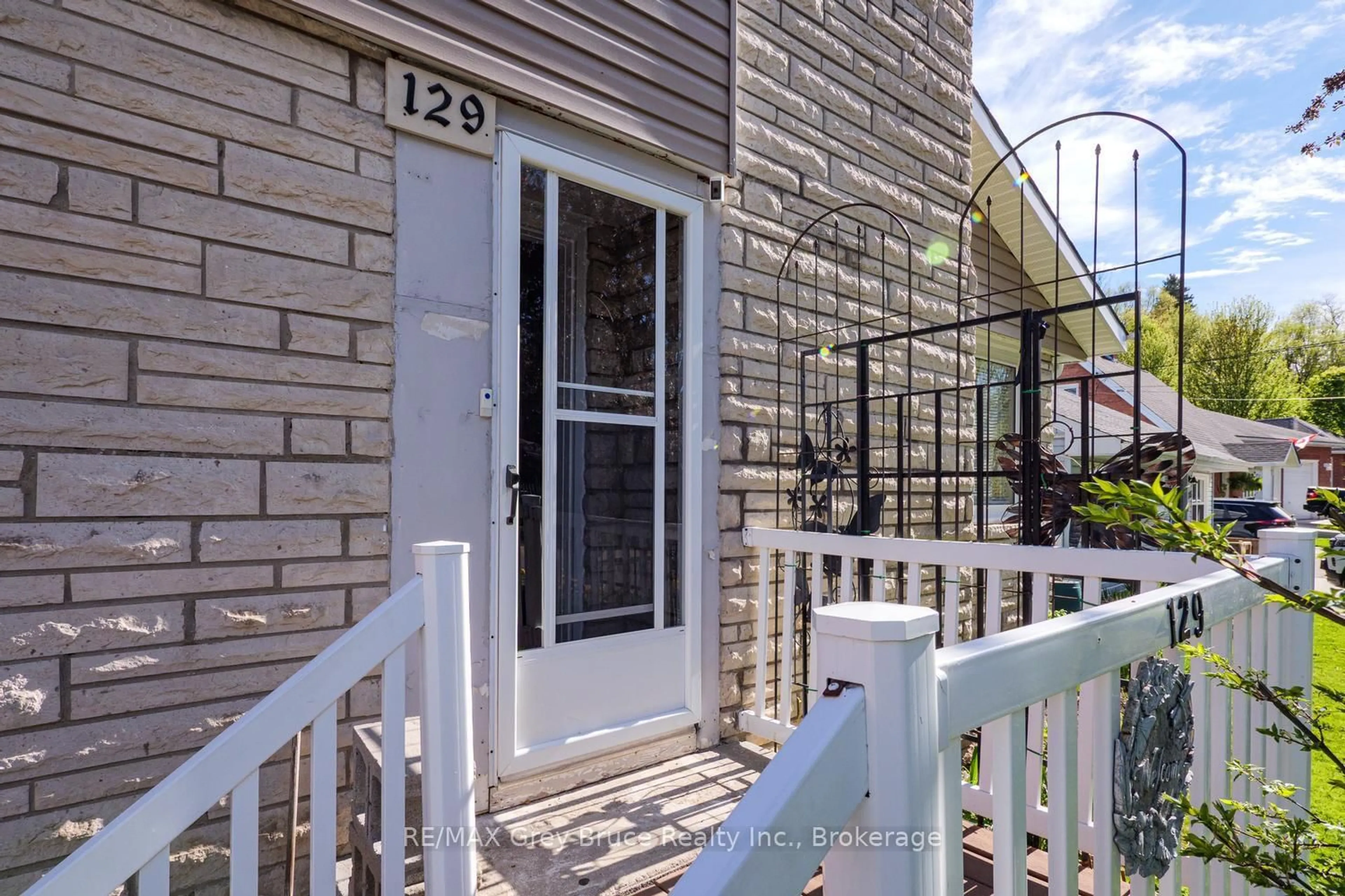 Unknown for 129 3rd A St, Owen Sound Ontario N4K 3J6