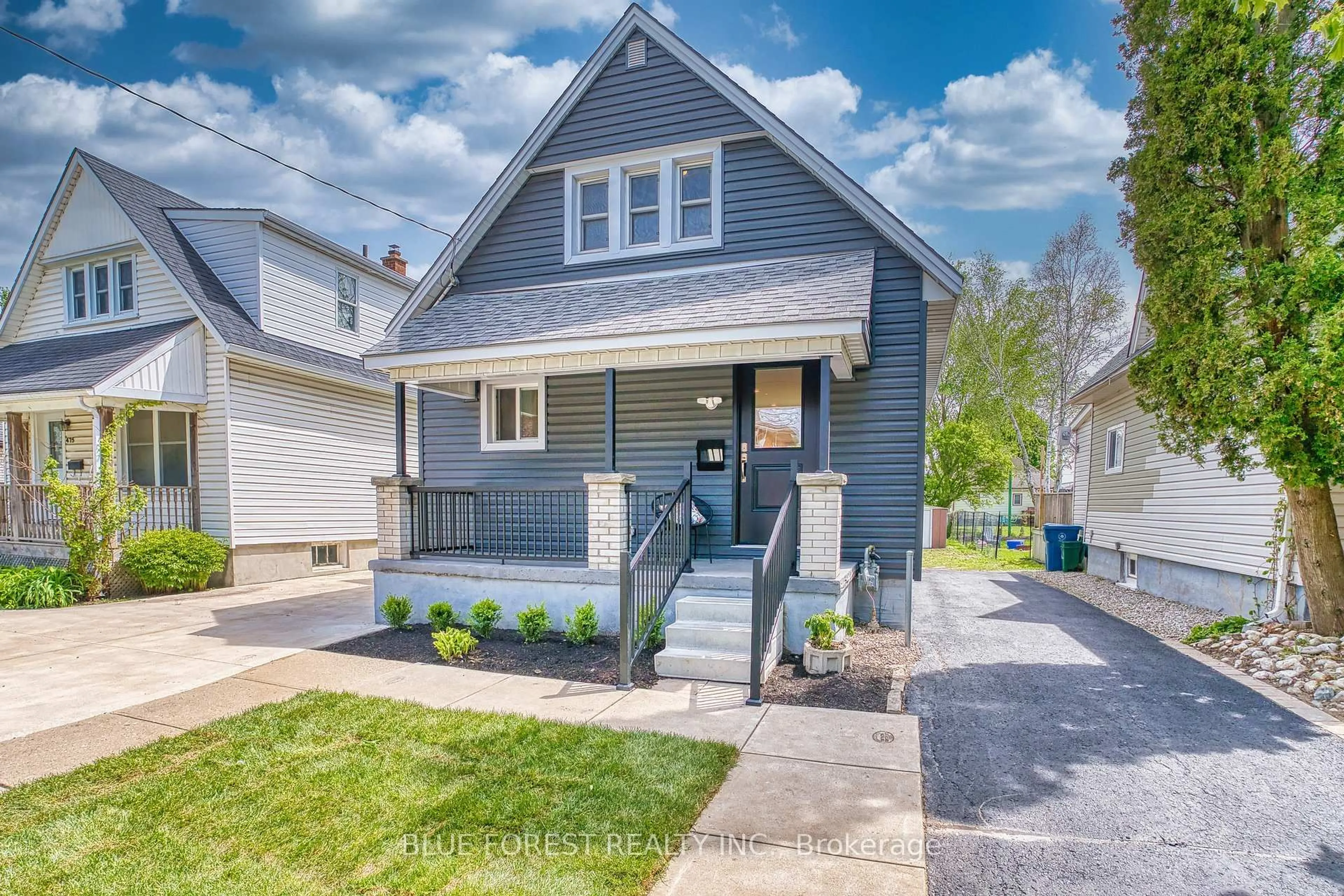 Home with vinyl exterior material, street for 471 Albert St, Stratford Ontario N5A 3L3