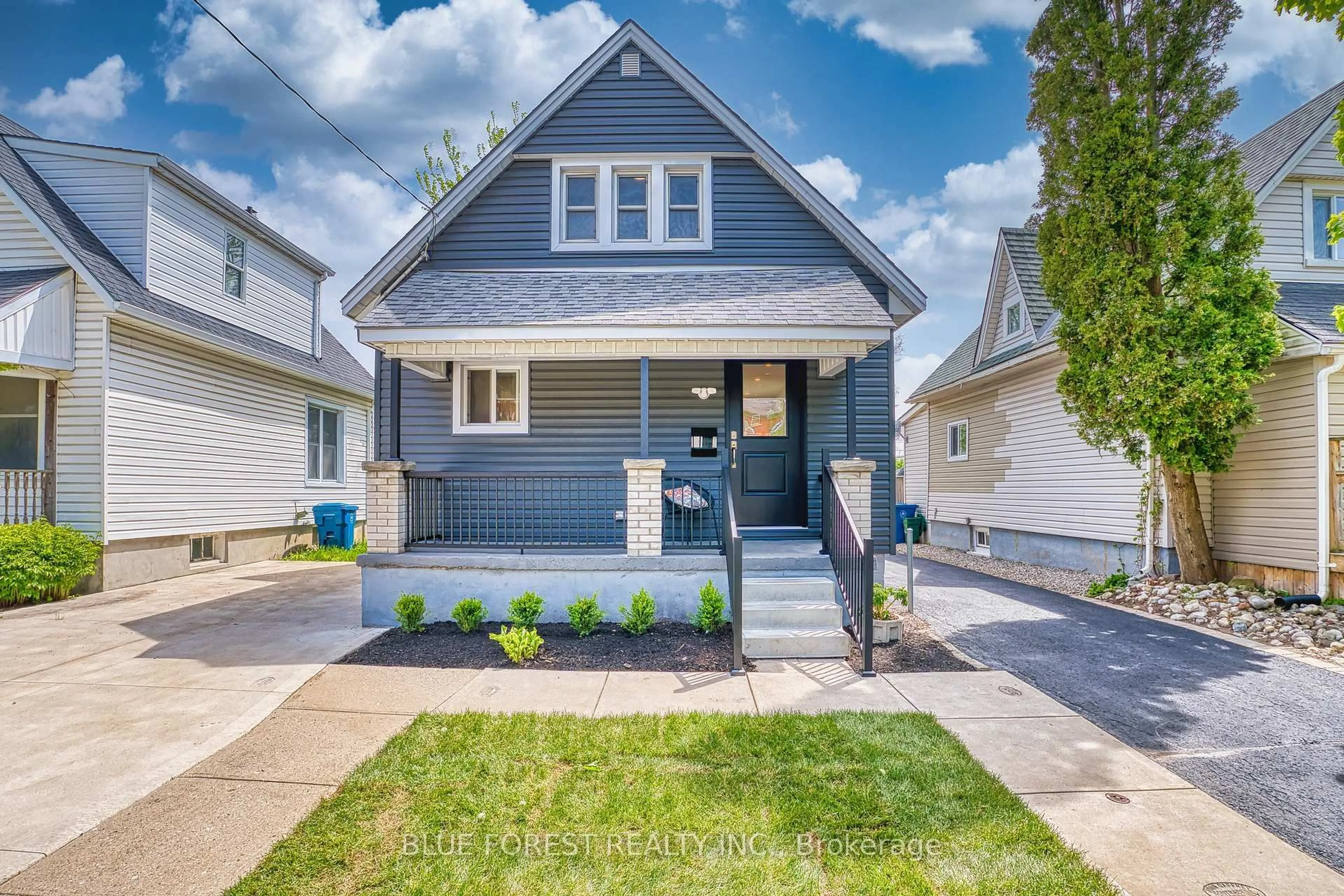 Home with vinyl exterior material, street for 471 Albert St, Stratford Ontario N5A 3L3