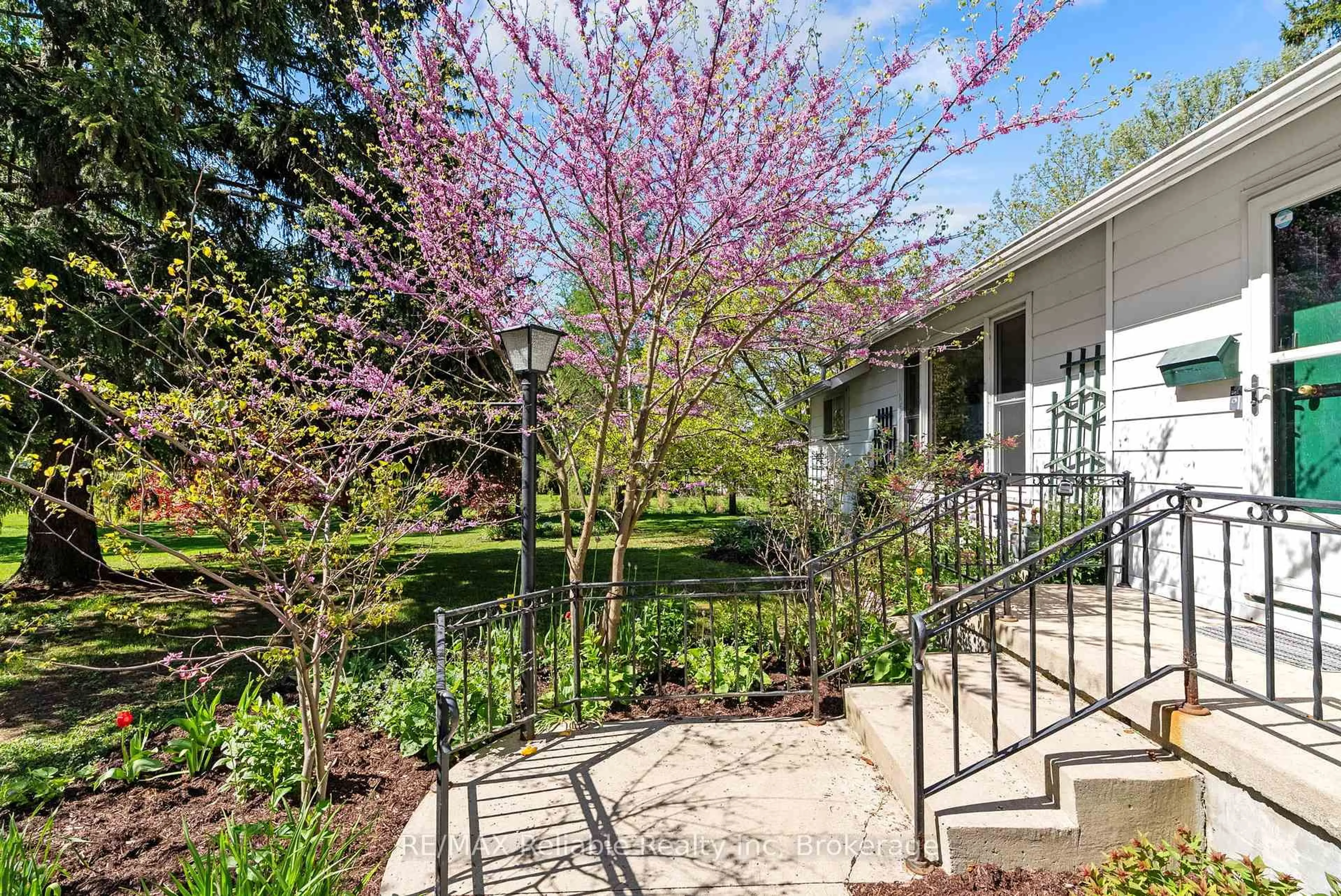 Patio, street for 68 William St, Huron East Ontario N0K 1G0