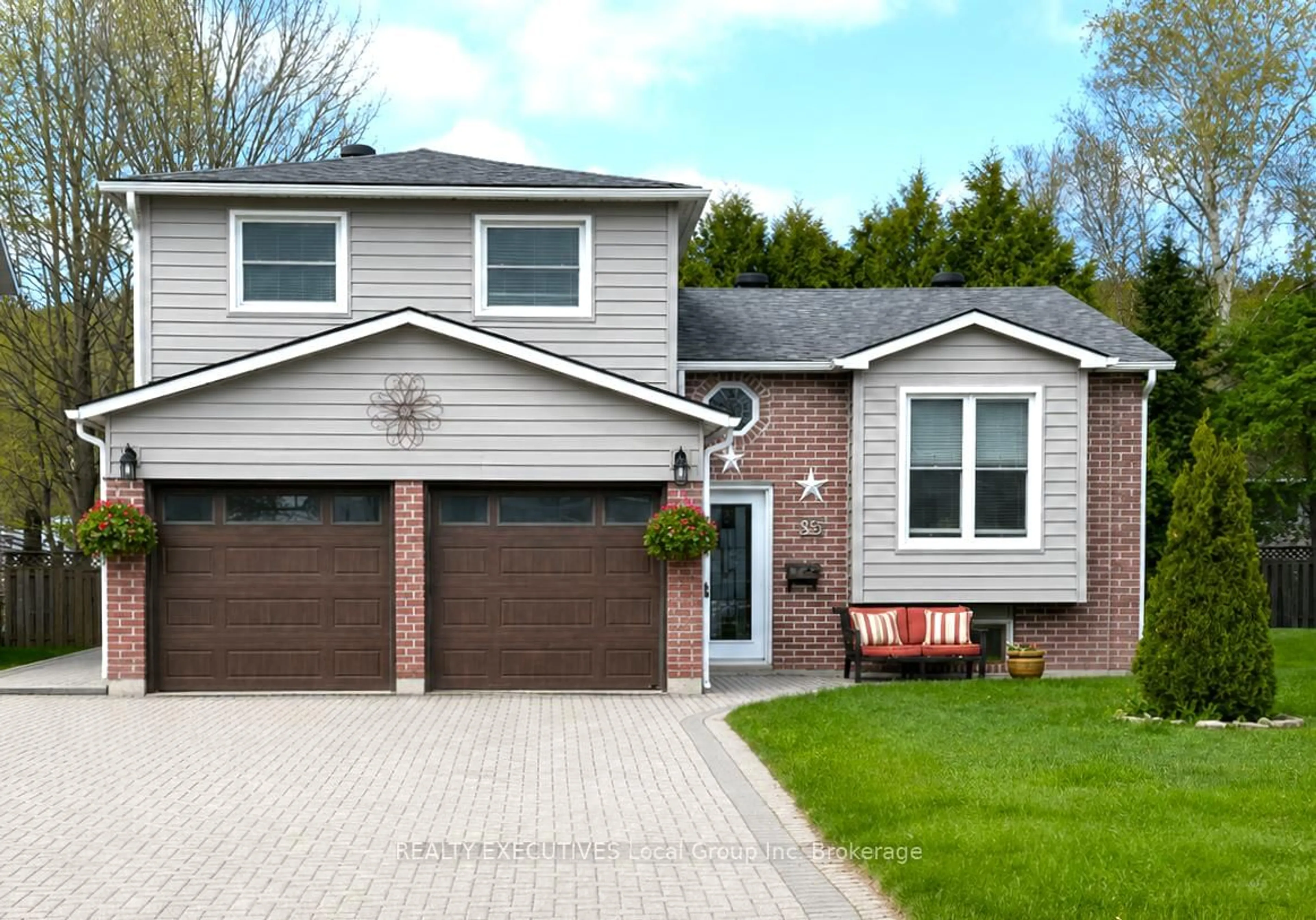 Home with vinyl exterior material, street for 35 Nancy Dr, North Bay Ontario P1B 9L9