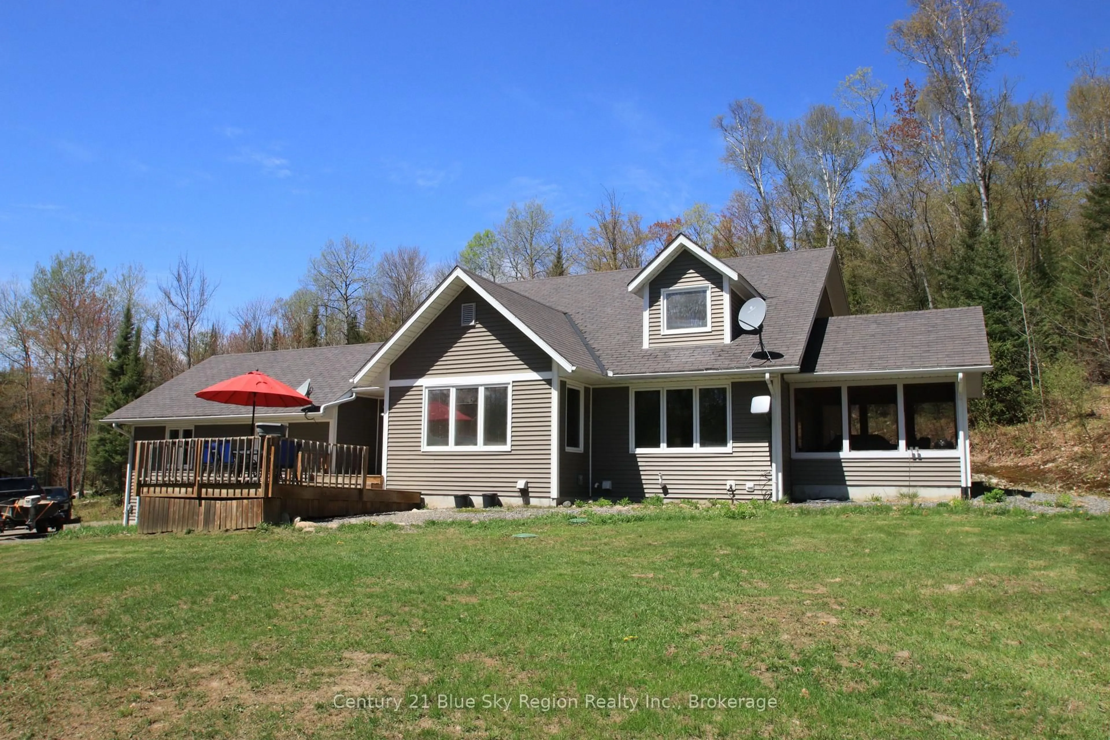 Home with vinyl exterior material, unknown for 120 Forestry Rd, Powassan Ontario P0H 2L0