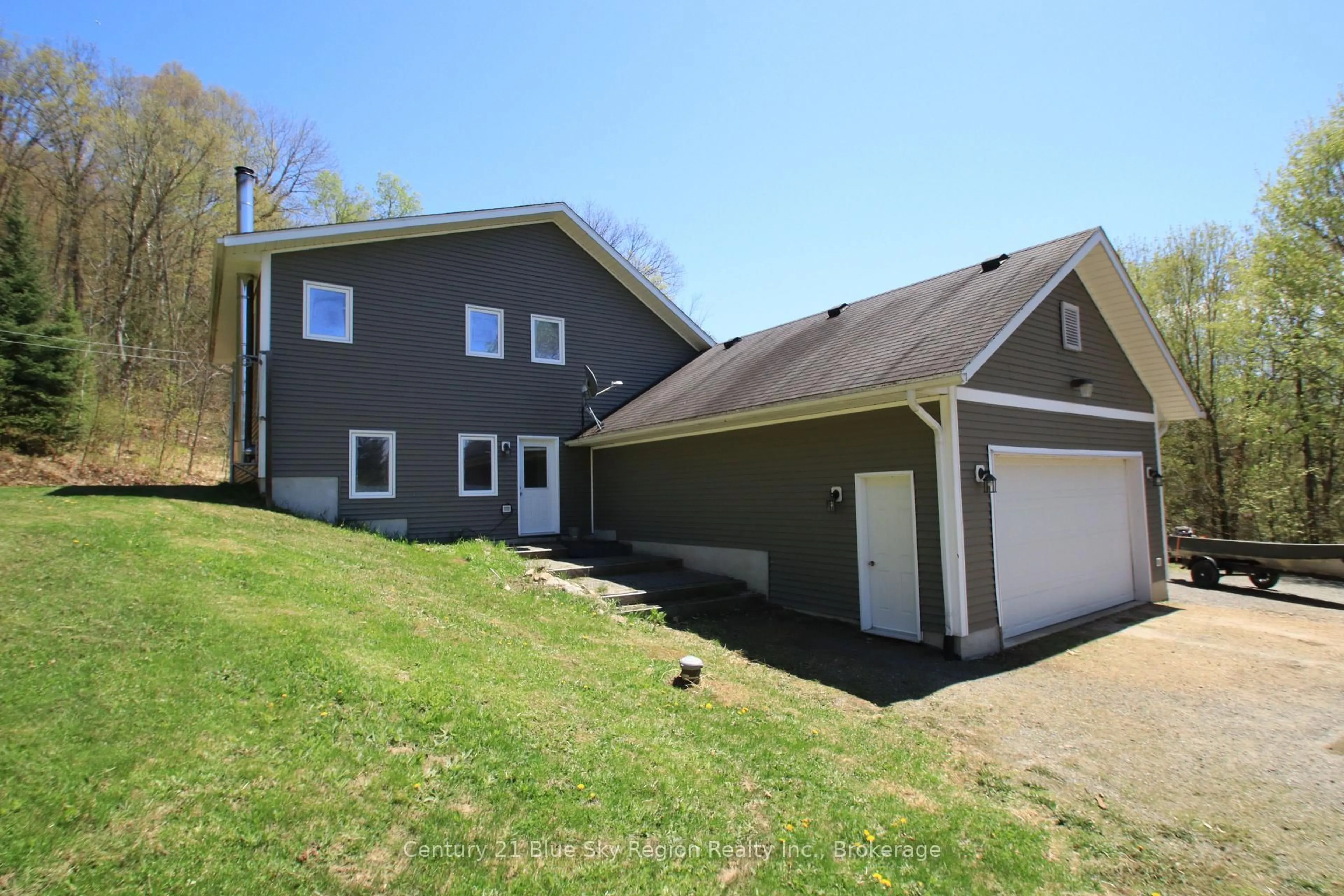 A pic from outside/outdoor area/front of a property/back of a property/a pic from drone, unknown for 120 Forestry Rd, Powassan Ontario P0H 2L0