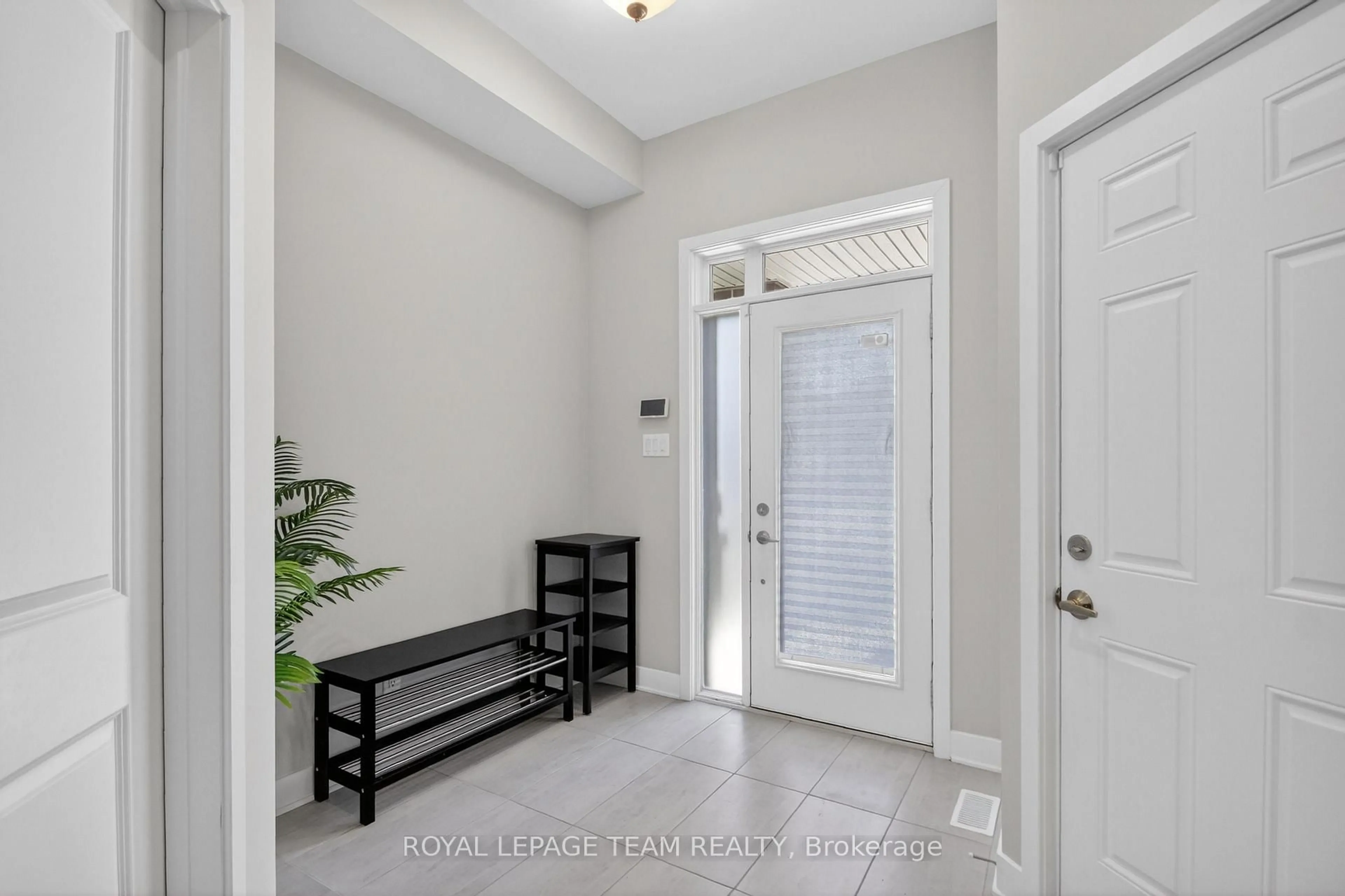 Indoor entryway for 50 Thunderbolt St, Ottawa Ontario K2V 0L9