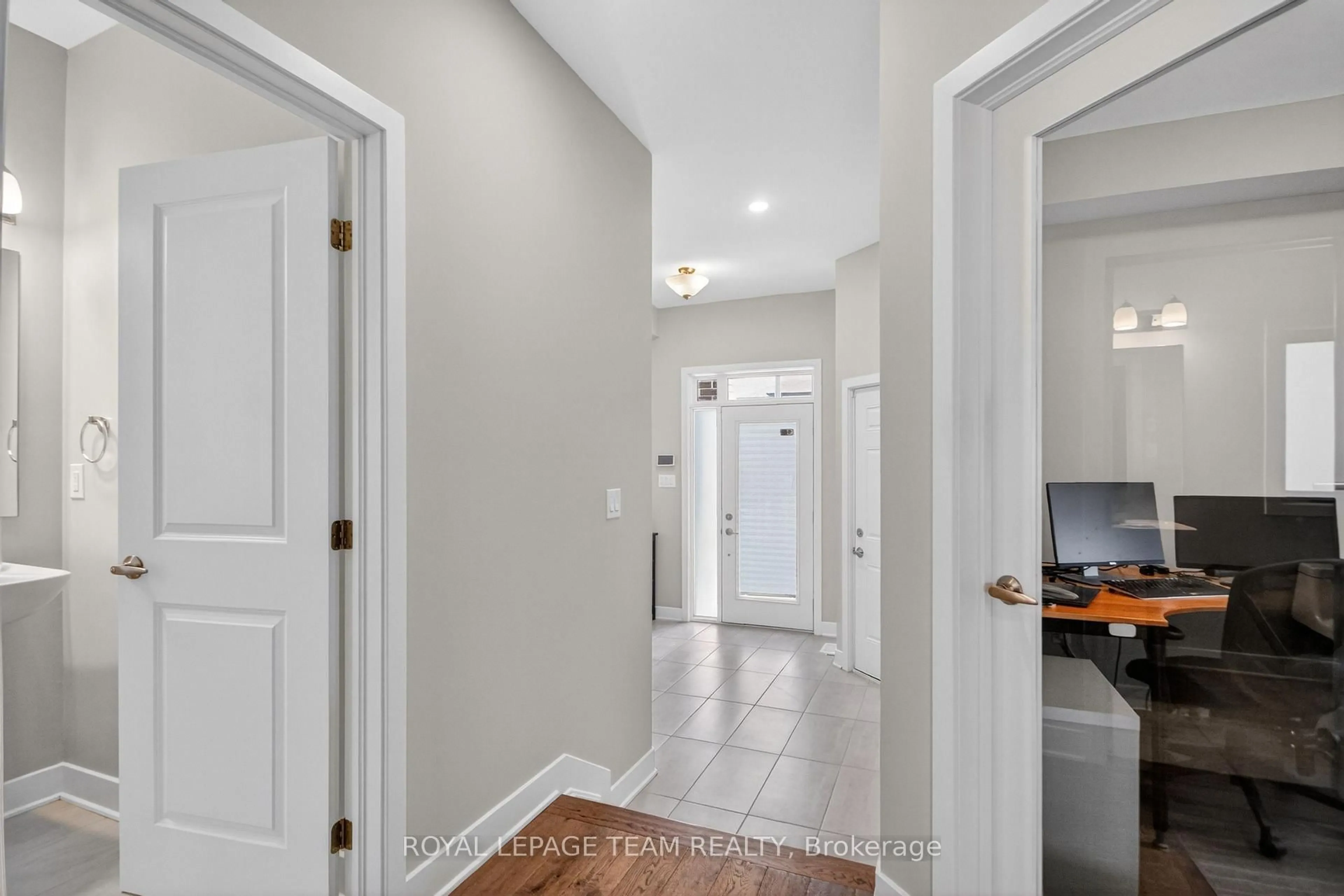 Indoor entryway for 50 Thunderbolt St, Ottawa Ontario K2V 0L9