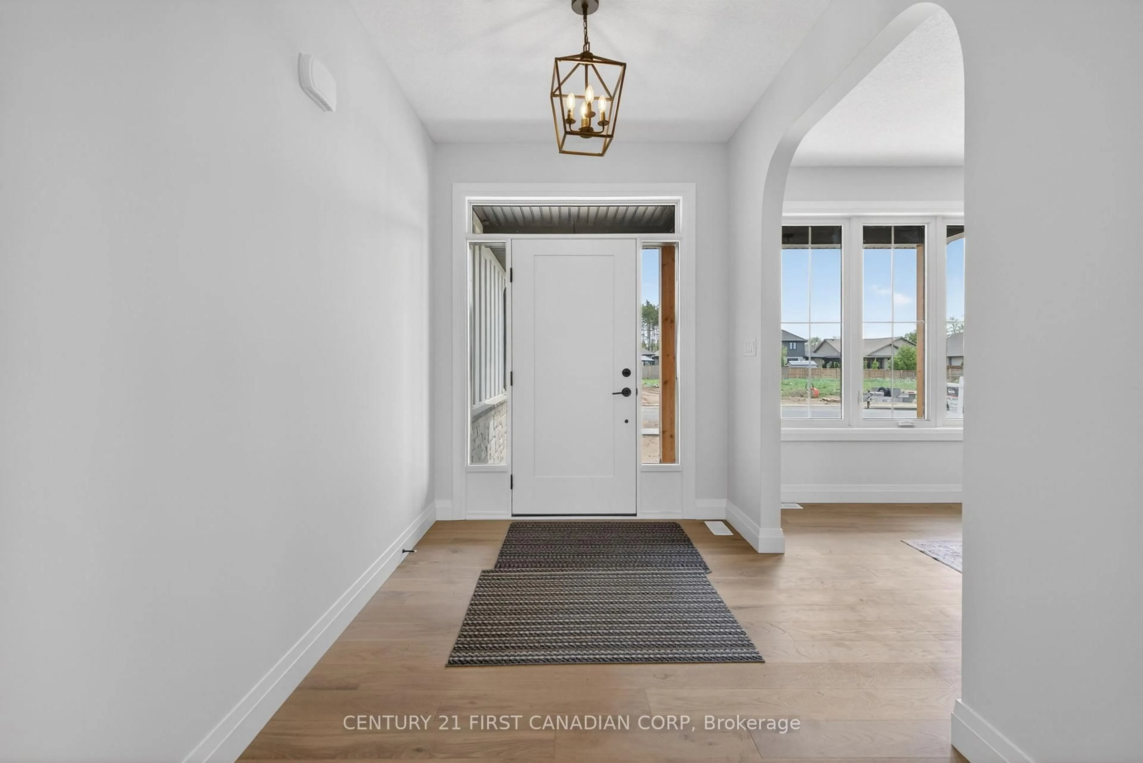 Indoor entryway for 61 Hardy Dr, Strathroy-Caradoc Ontario N7G 0G2