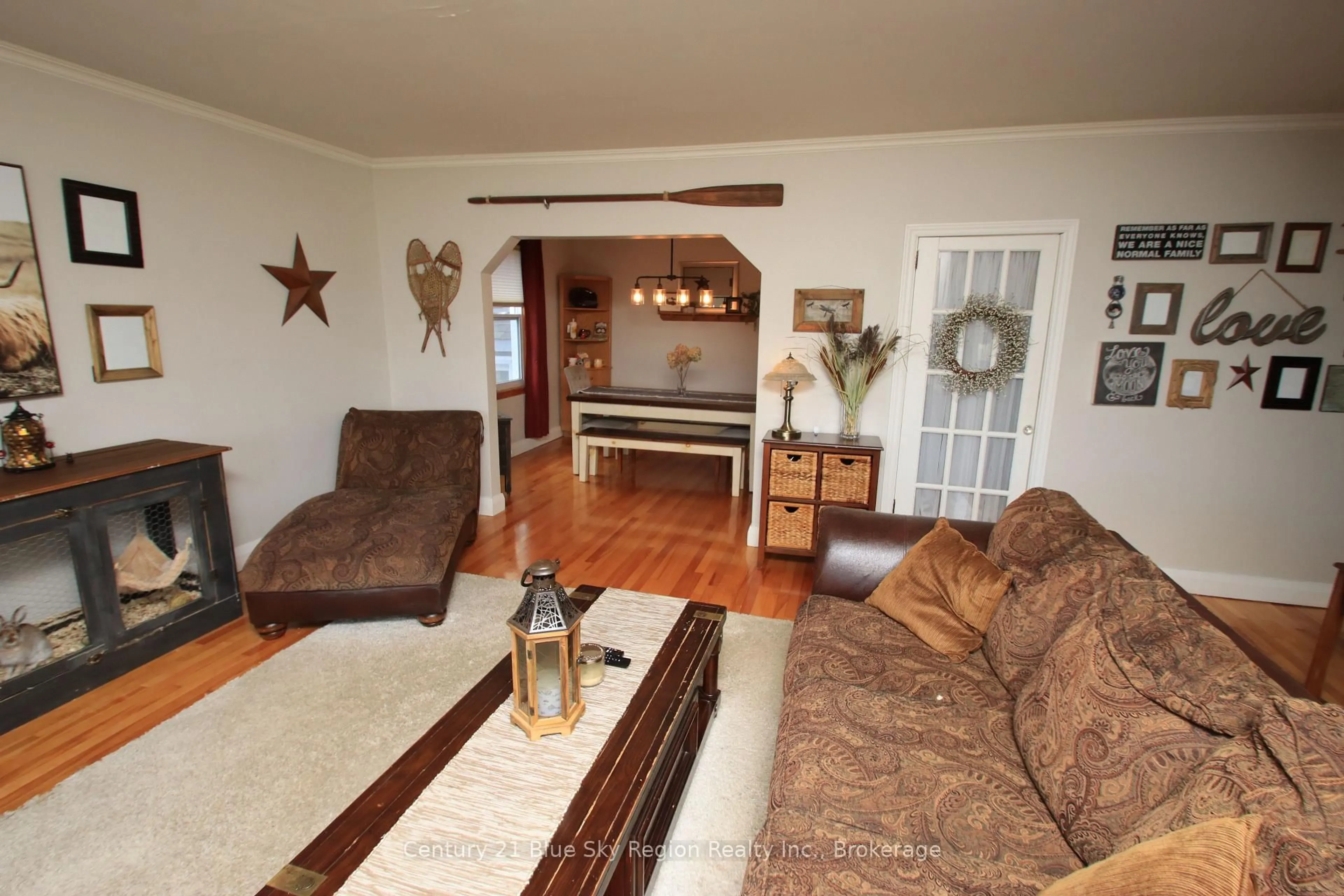 Living room with furniture, unknown for 773 Scollard St, North Bay Ontario P1B 5A3