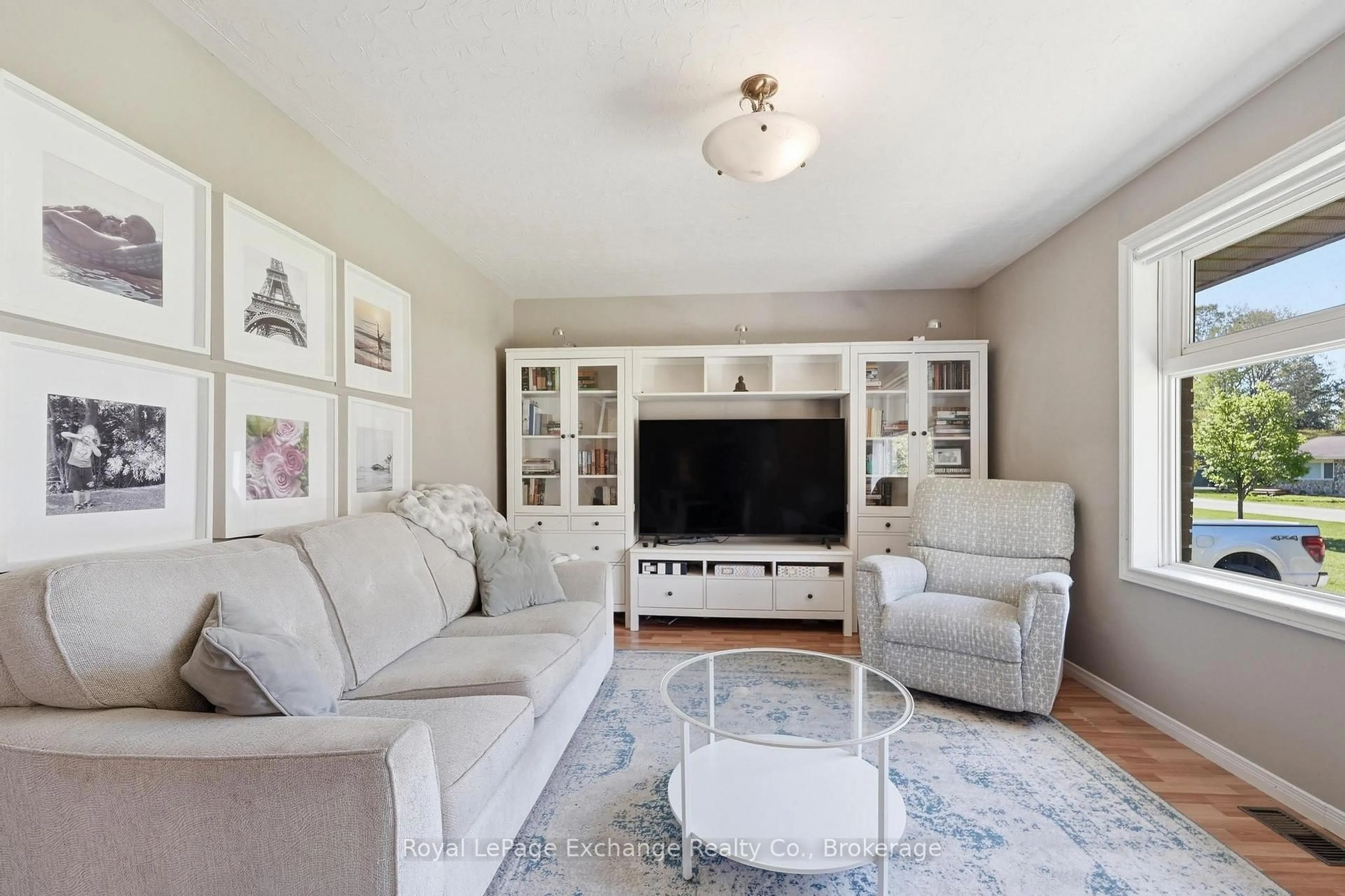 Living room with furniture, unknown for 609 Tuscarora Rd, Huron-Kinloss Ontario N2Z 2X3