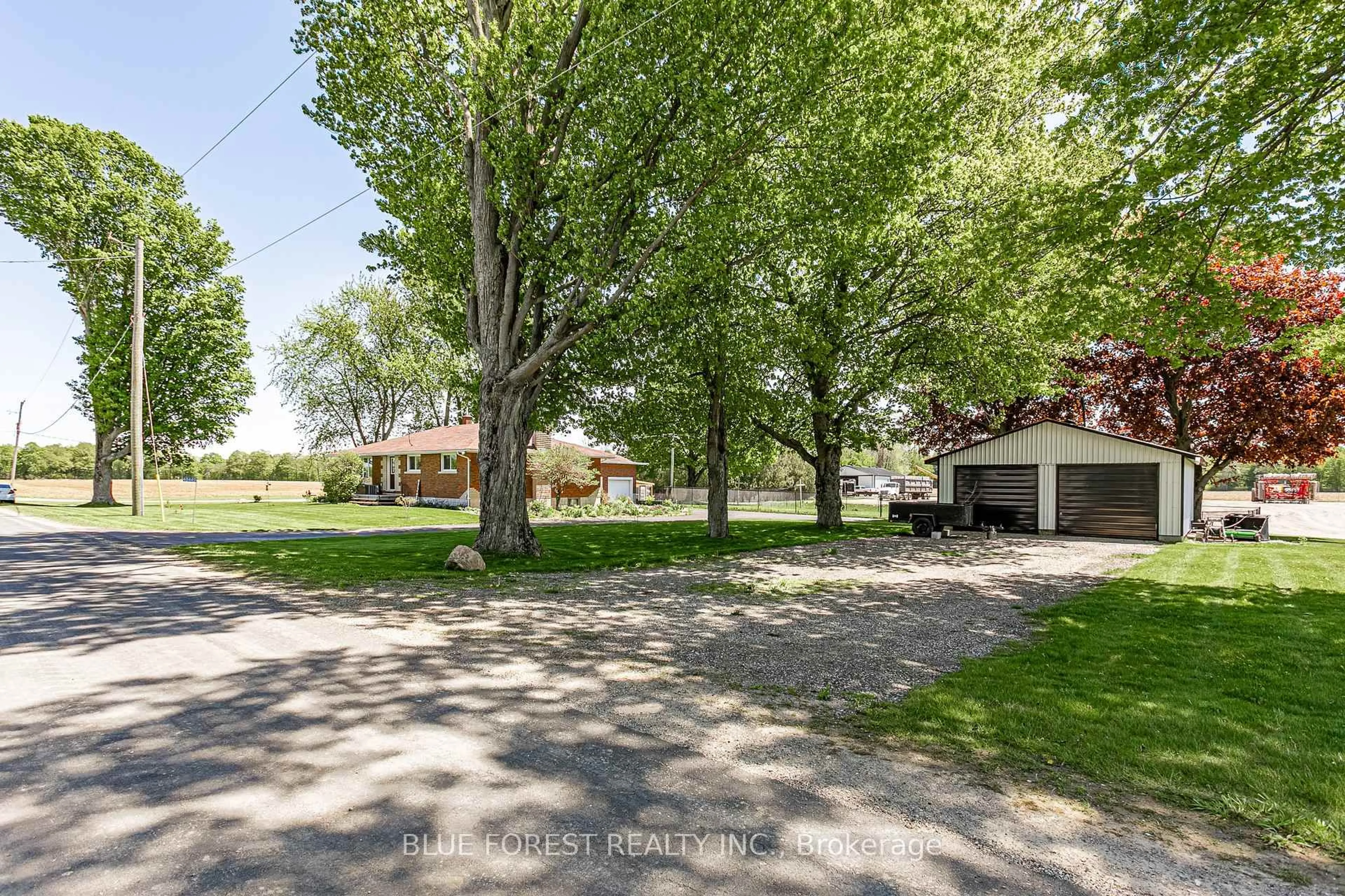 A pic from outside/outdoor area/front of a property/back of a property/a pic from drone, street for 48449 Jamestown Line, Malahide Ontario N5H 2R2