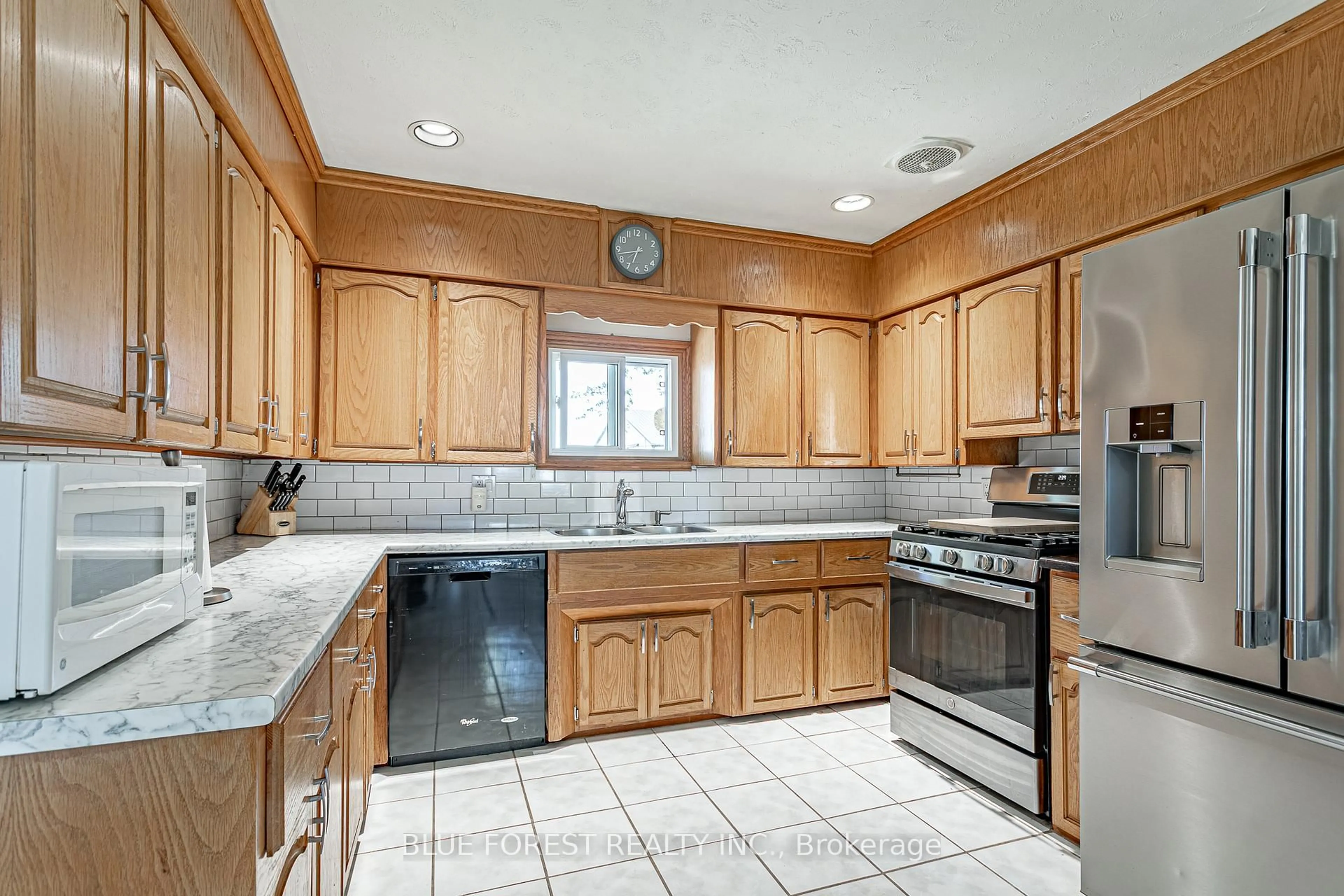 Standard kitchen, ceramic/tile floor for 48449 Jamestown Line, Malahide Ontario N5H 2R2