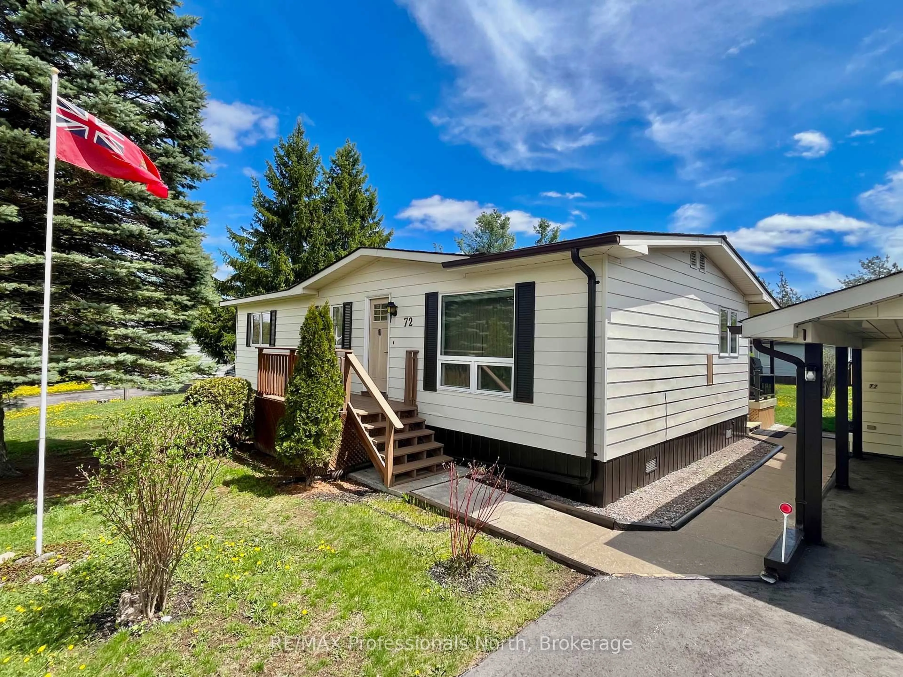 Home with vinyl exterior material, street for 1094 Seventh Lane, Minden Hills Ontario K0M 2K0