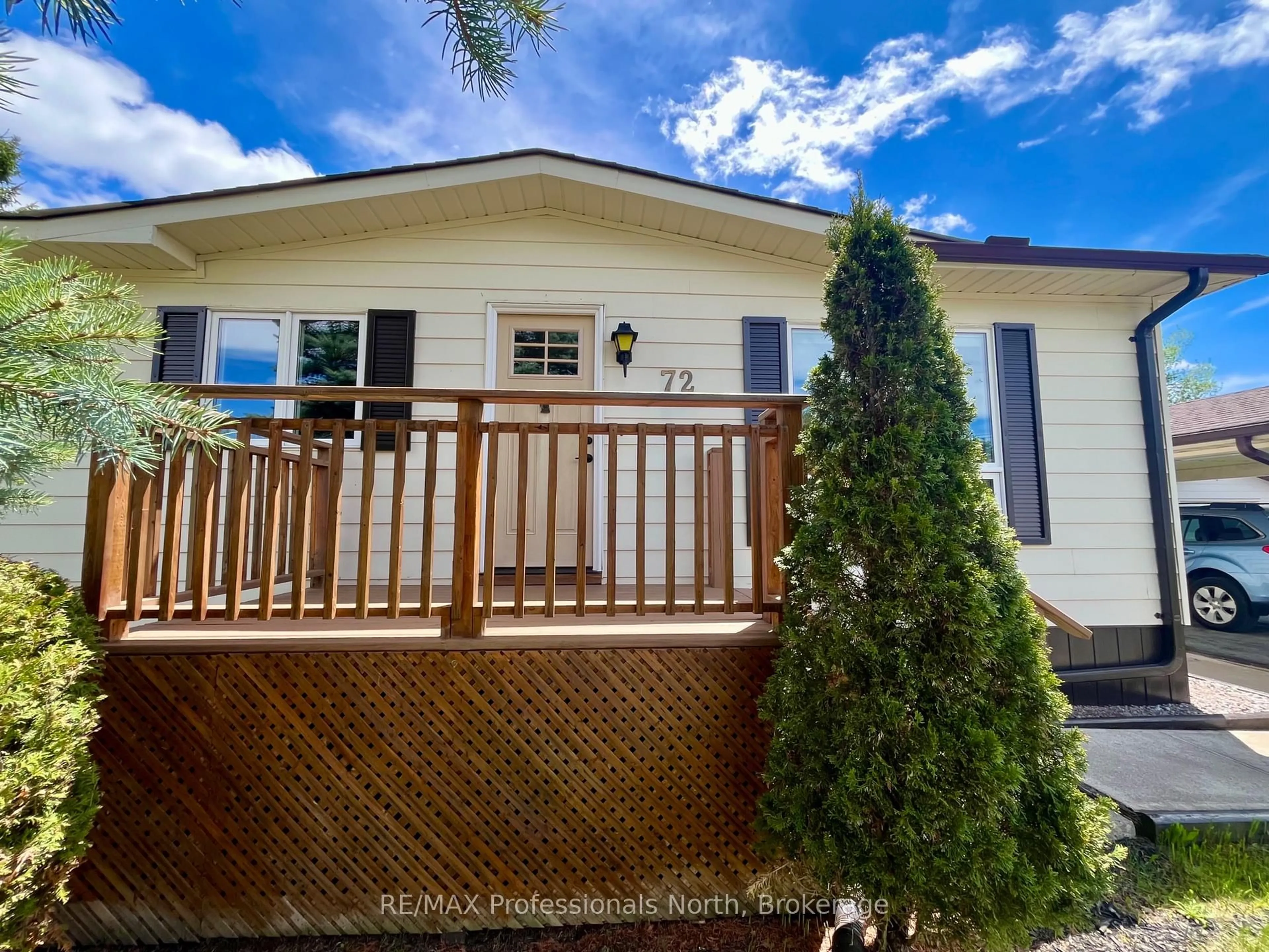 Home with vinyl exterior material, street for 1094 Seventh Lane, Minden Hills Ontario K0M 2K0