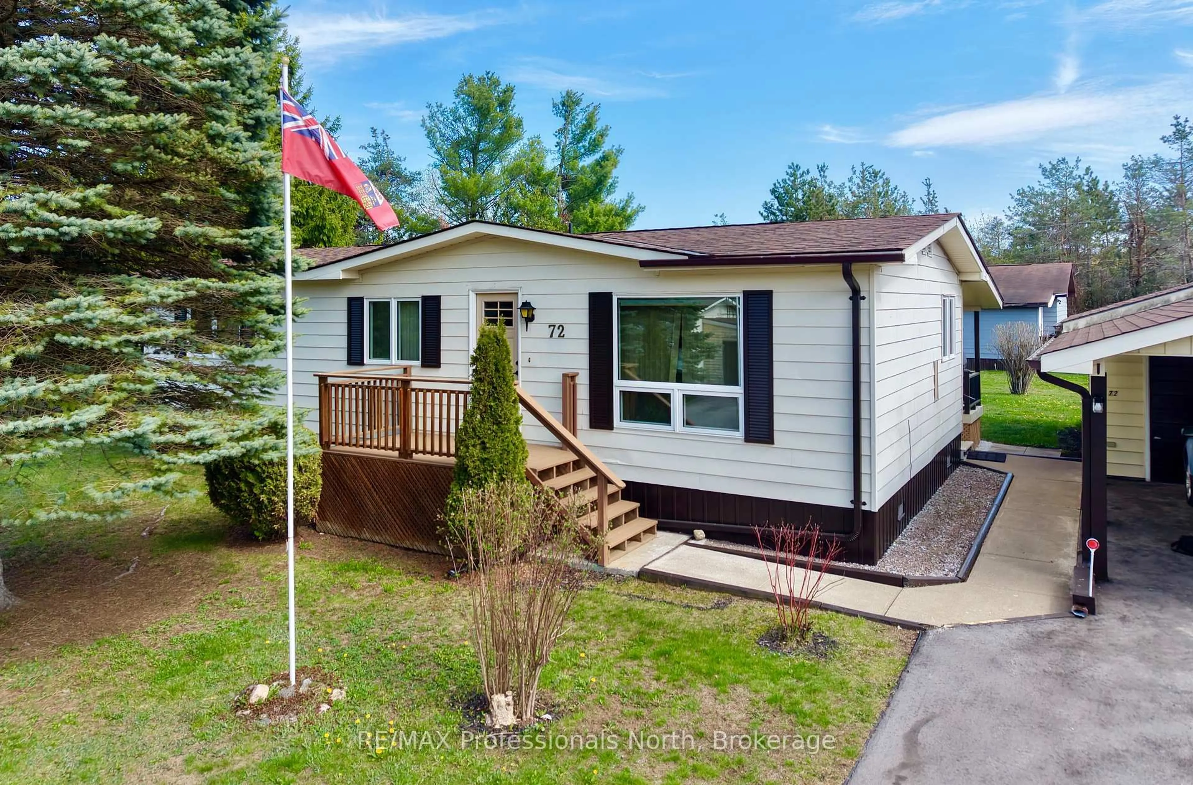 Home with vinyl exterior material, street for 1094 Seventh Lane, Minden Hills Ontario K0M 2K0