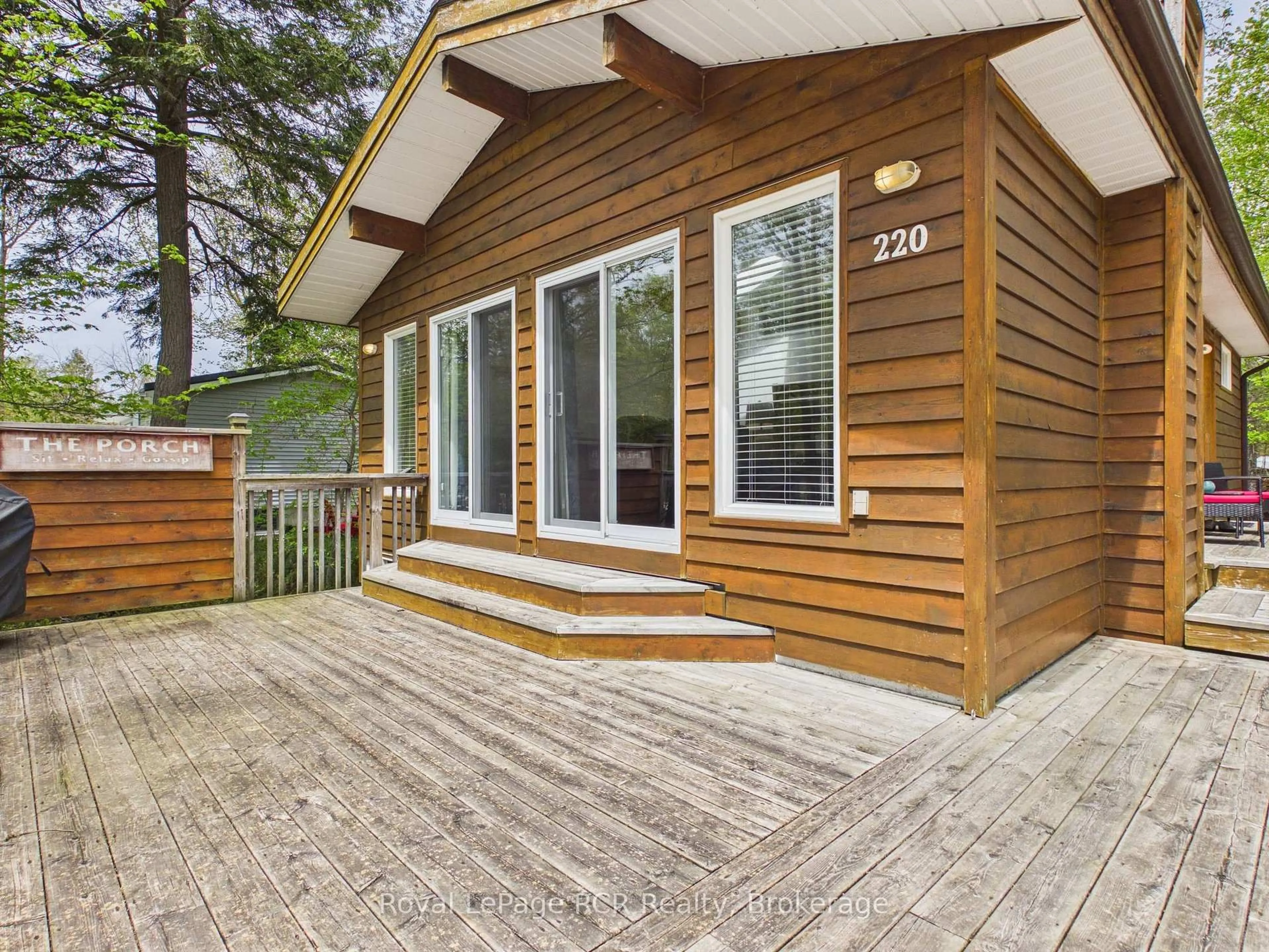 Home with vinyl exterior material, unknown for 220 Shadywood Cres, Huron-Kinloss Ontario N2Z 2X3