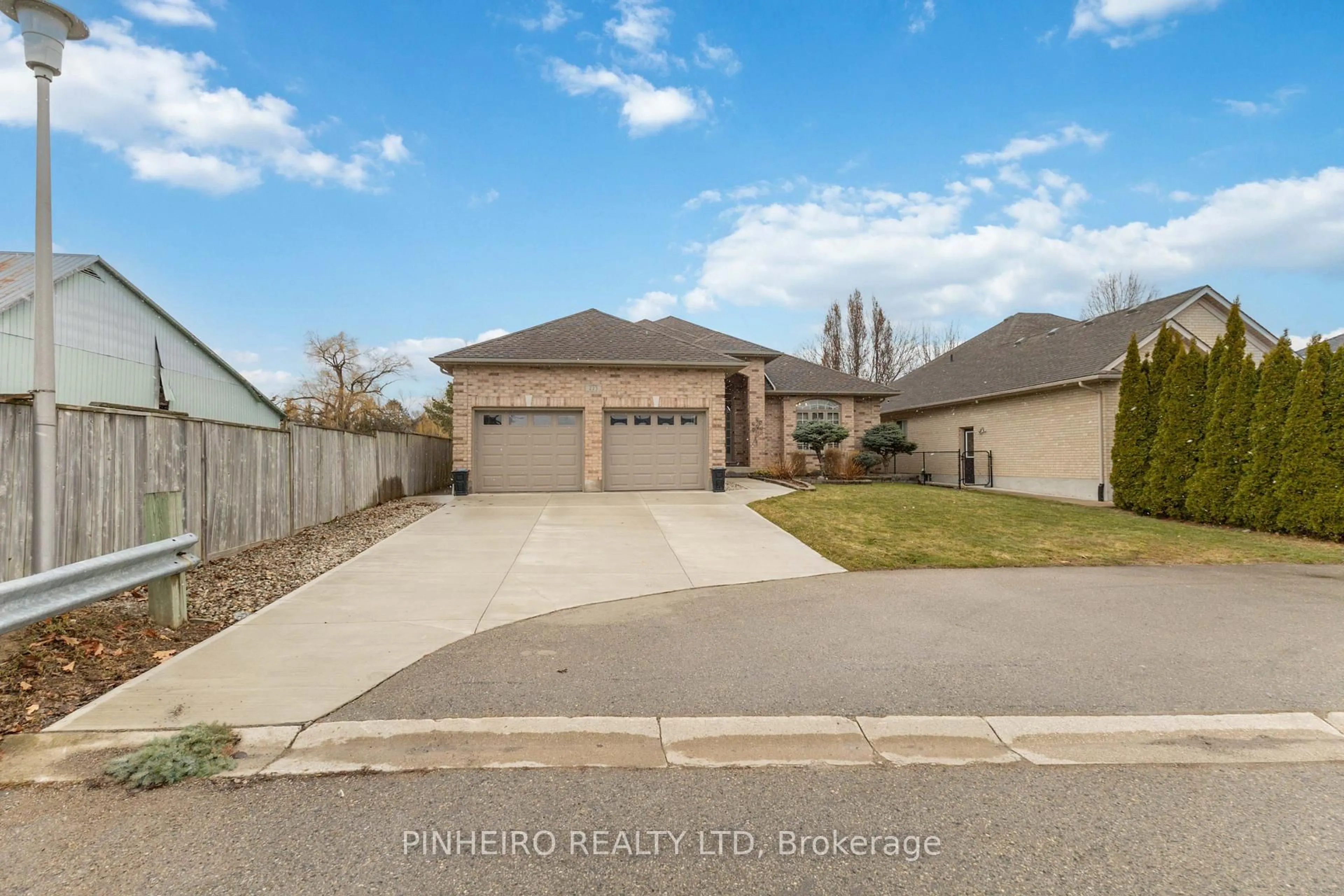 A pic from outside/outdoor area/front of a property/back of a property/a pic from drone, street for 223 Birchmount St, London South Ontario N6K 4X8